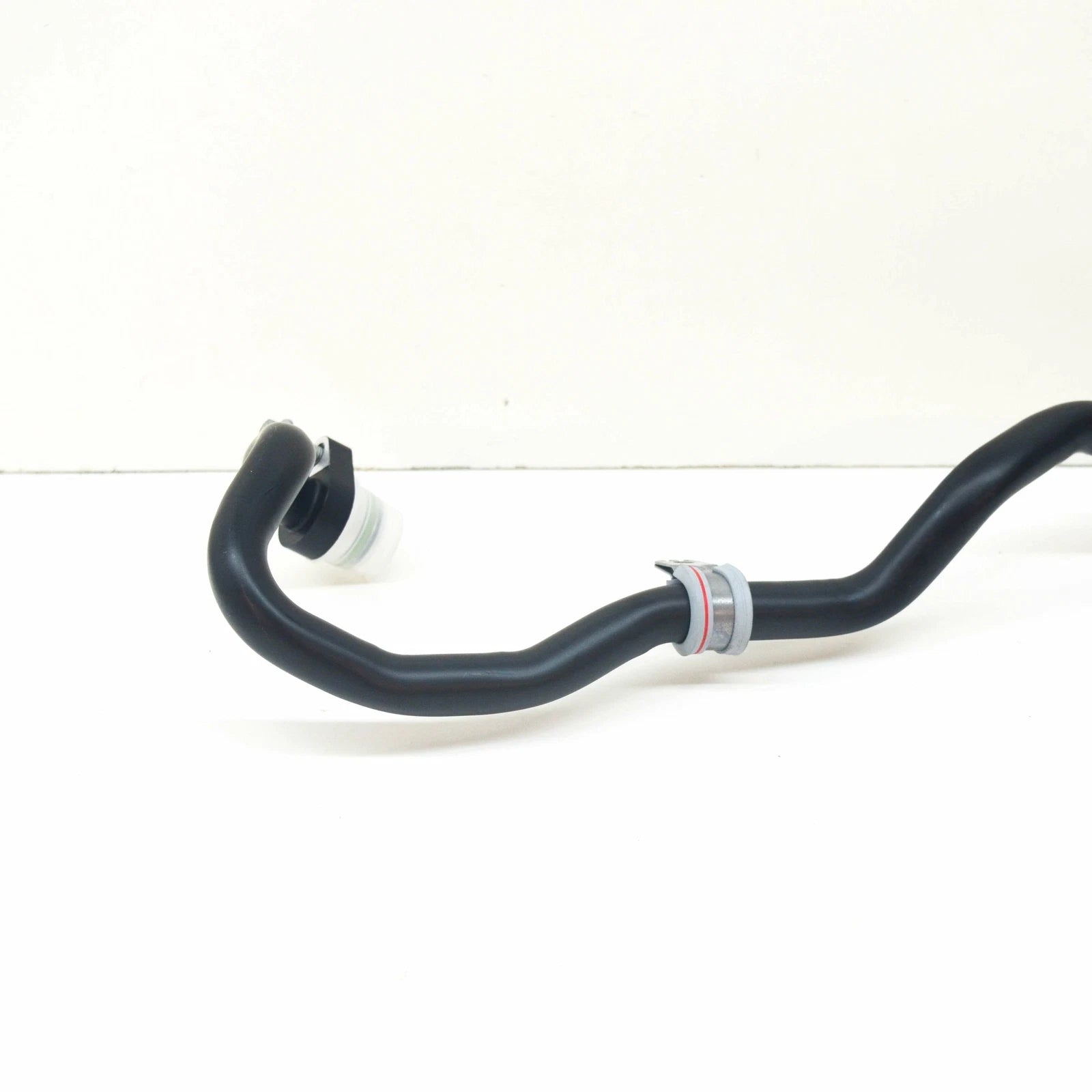 NEW MB S W222 THERMOSTAT TO RADIATOR OIL FEED LINE A2225002388 ORIGINAL