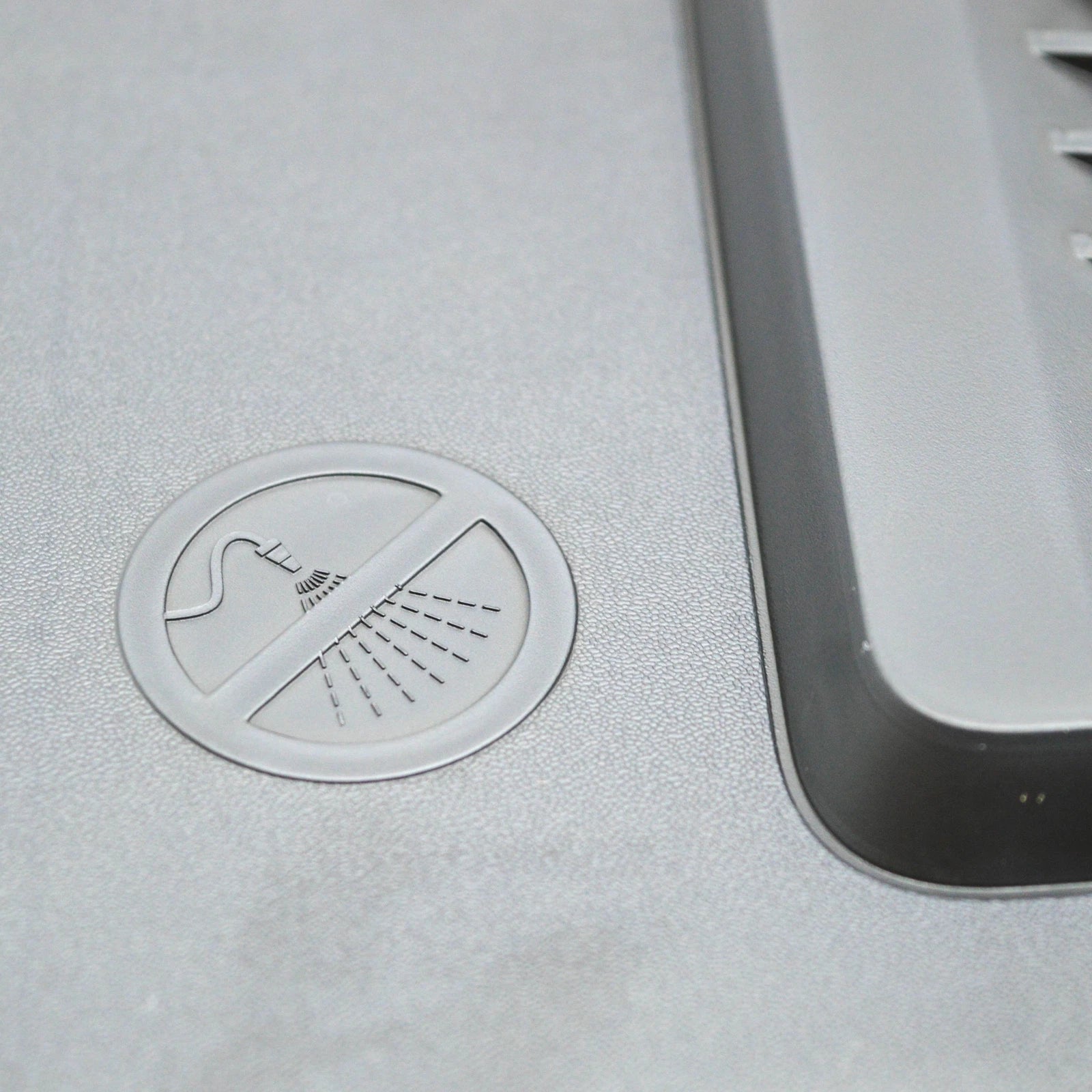 NEW VOLKSWAGEN JETTA A7 FRONT RIGHT PLENUM CHAMBER COVER 17B819404A9B9