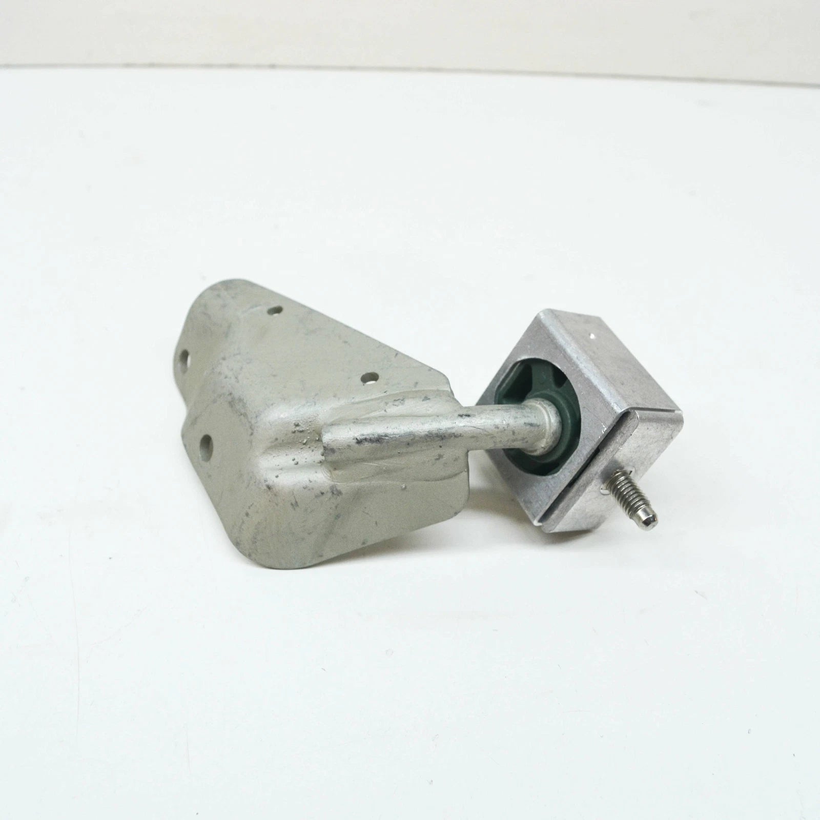 NEW BMW 1 F21 REAR EXHAUST TRANSMISSION HOLDER 18208631946 ORIGINAL