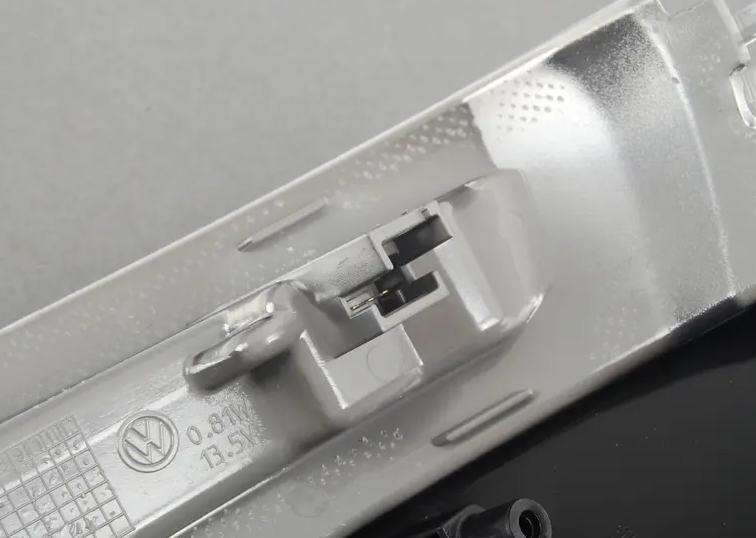 NEW VW EOS FRONT RIGHT DOOR MIRROR TURN SIGNAL INDICATOR 3C8949102E ORIGINAL