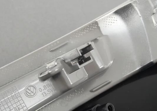 NEW VW EOS FRONT RIGHT DOOR MIRROR TURN SIGNAL INDICATOR 3C8949102E ORIGINAL