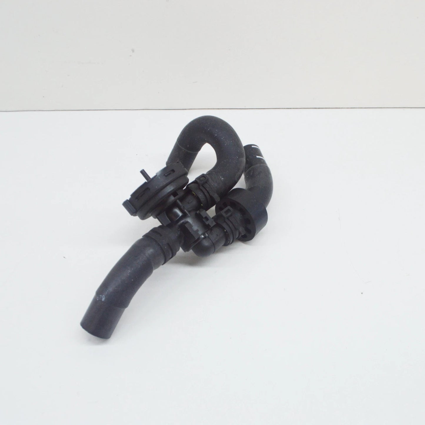 NEW VOLKSWAGEN TOUAREG 7P MK2 COOLANT HOSE WITH VALVE 7P0122073B