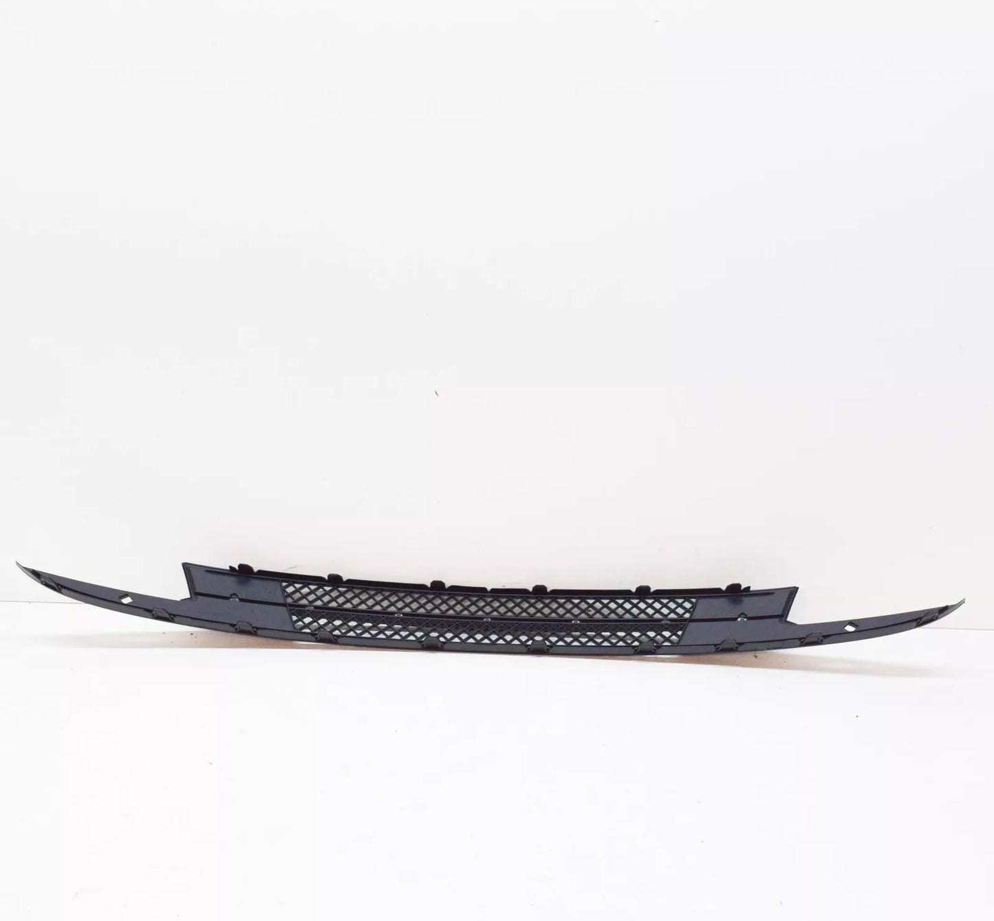 NEW BMW 1 E87 FRONT BUMPER LOWER CENTER GRILLE 51117182367 7182367 2010 ORIGINAL