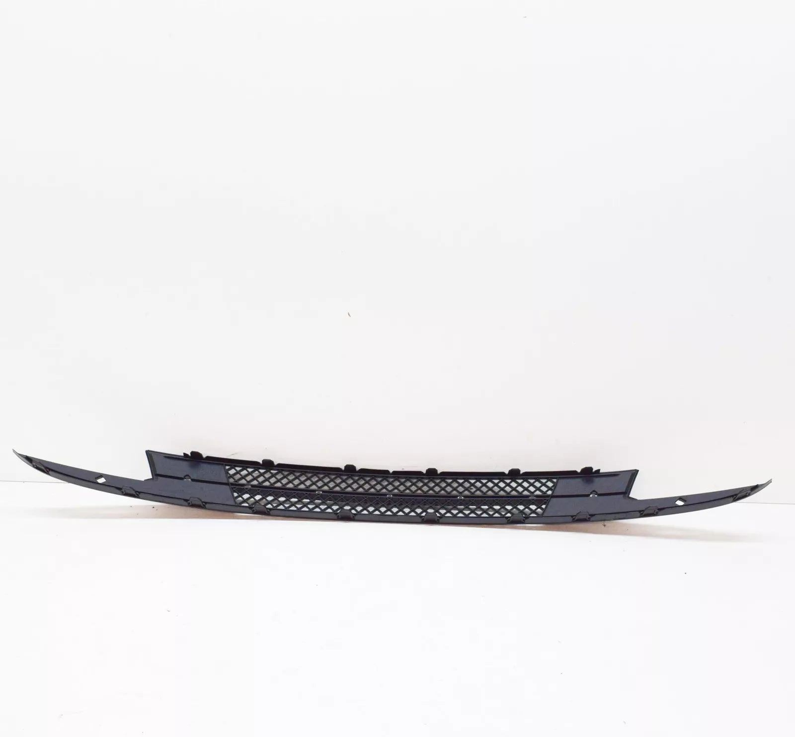 NEW BMW 1 E87 FRONT BUMPER LOWER CENTER GRILLE 51117182367 7182367 2010 ORIGINAL