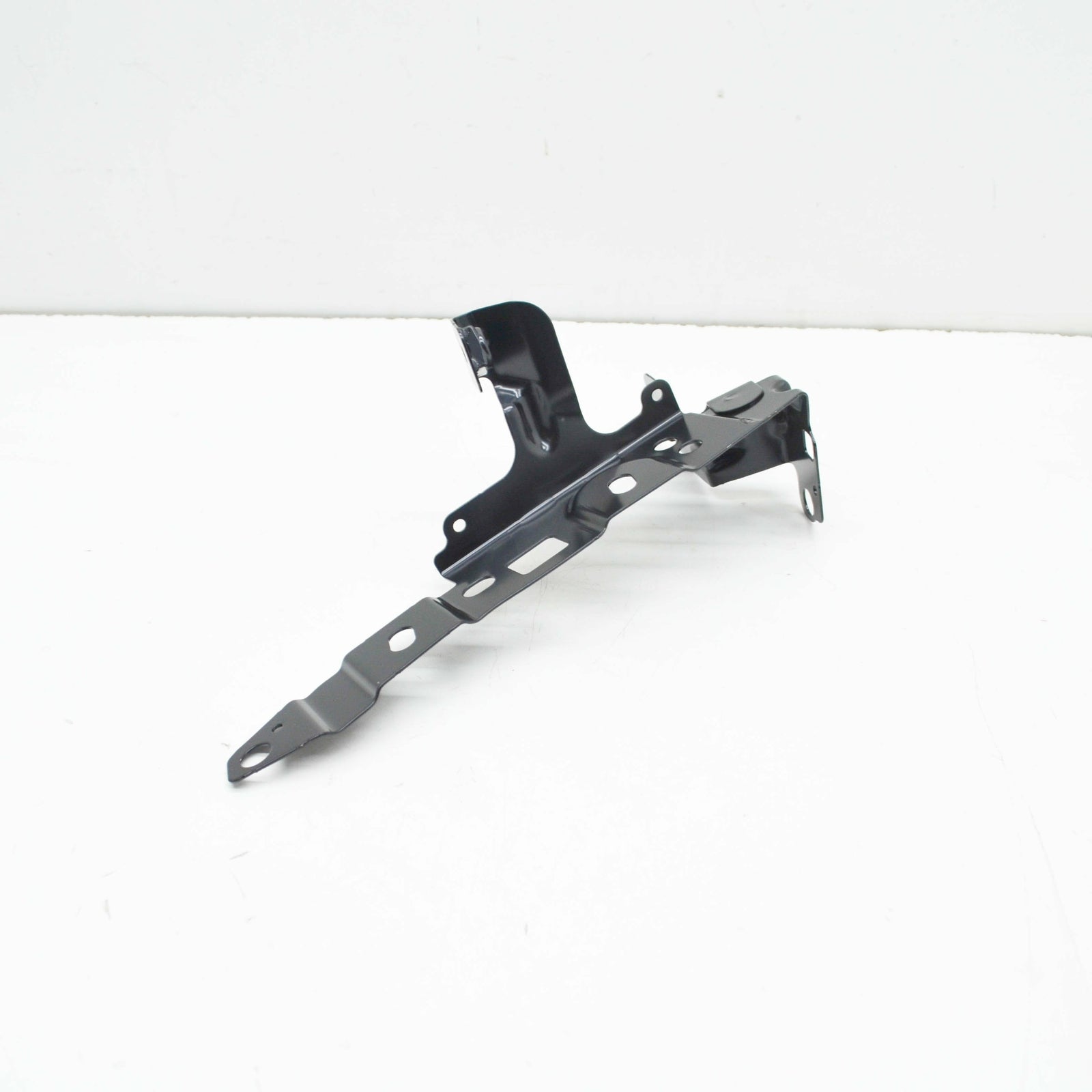 NEW AUDI A4 B9 FRONT LEFT FENDER BRACE END PLATE 8W0821091 ORIGINAL