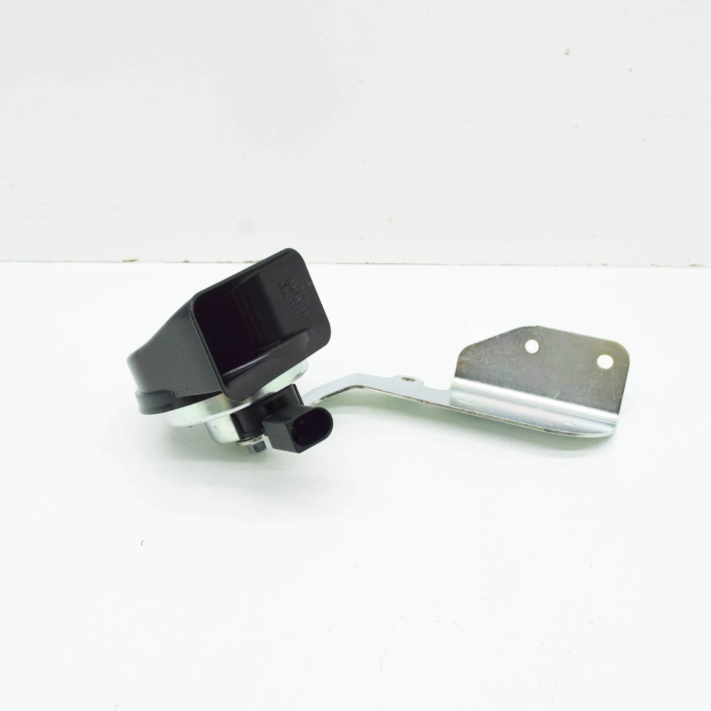 NEW MERCEDES-BENZ E COUPE C207 HIGH TONE HORN SIGNAL A2075421020 ORIGINAL