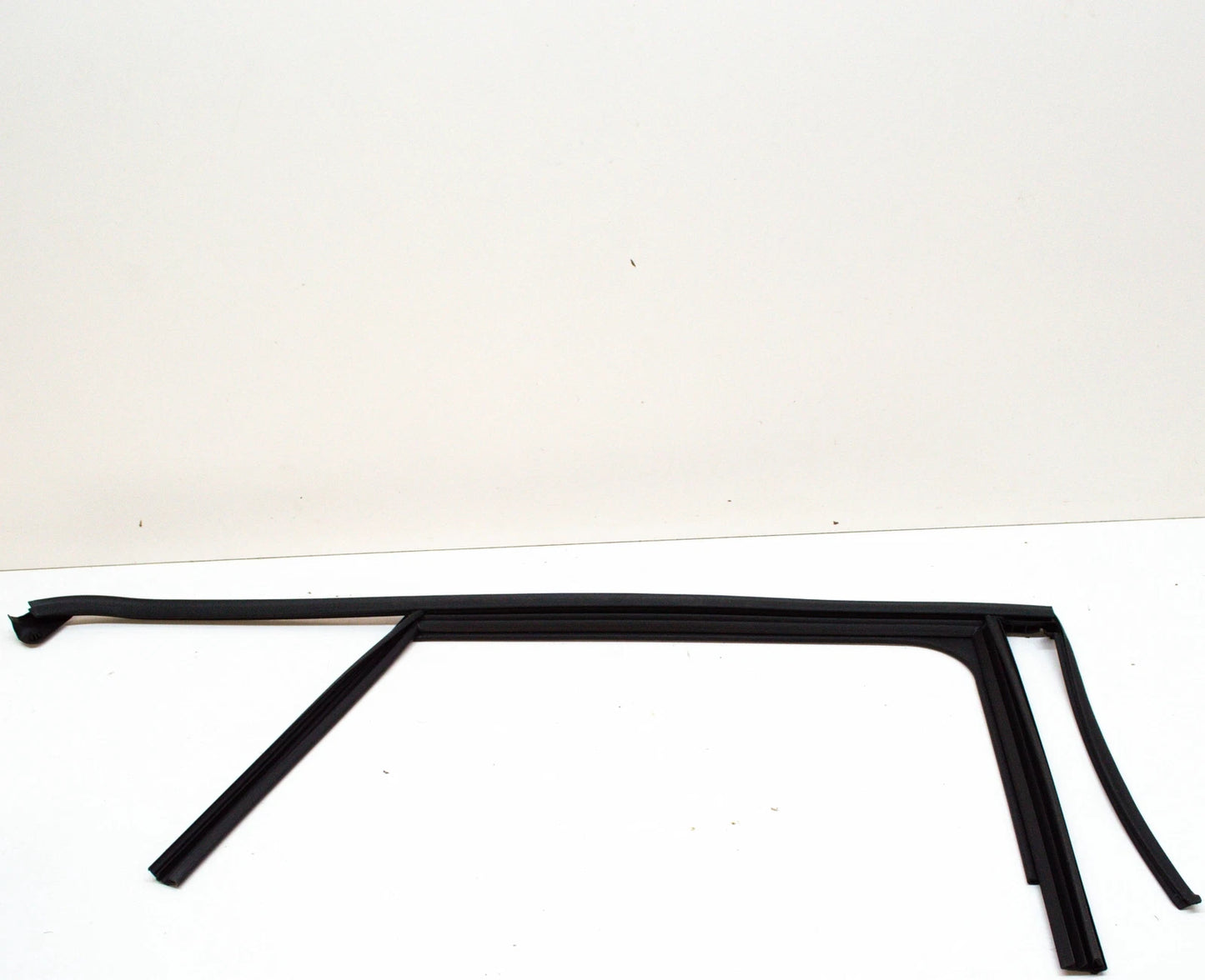 NEW MERCEDES-BENZ A W176 REAR RIGHT DOOR WINDOW GUIDE RAIL A1767351200