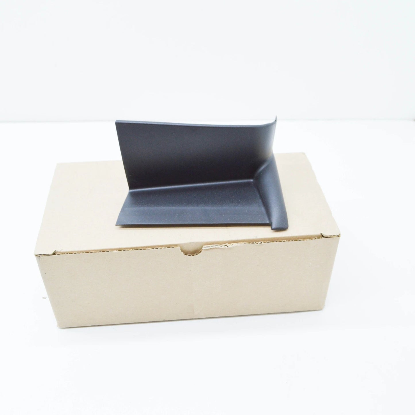 NEW AUDI A6 C8 REAR RIGHT TAIL LIGHT TRIM 4K5945254 ORIGINAL