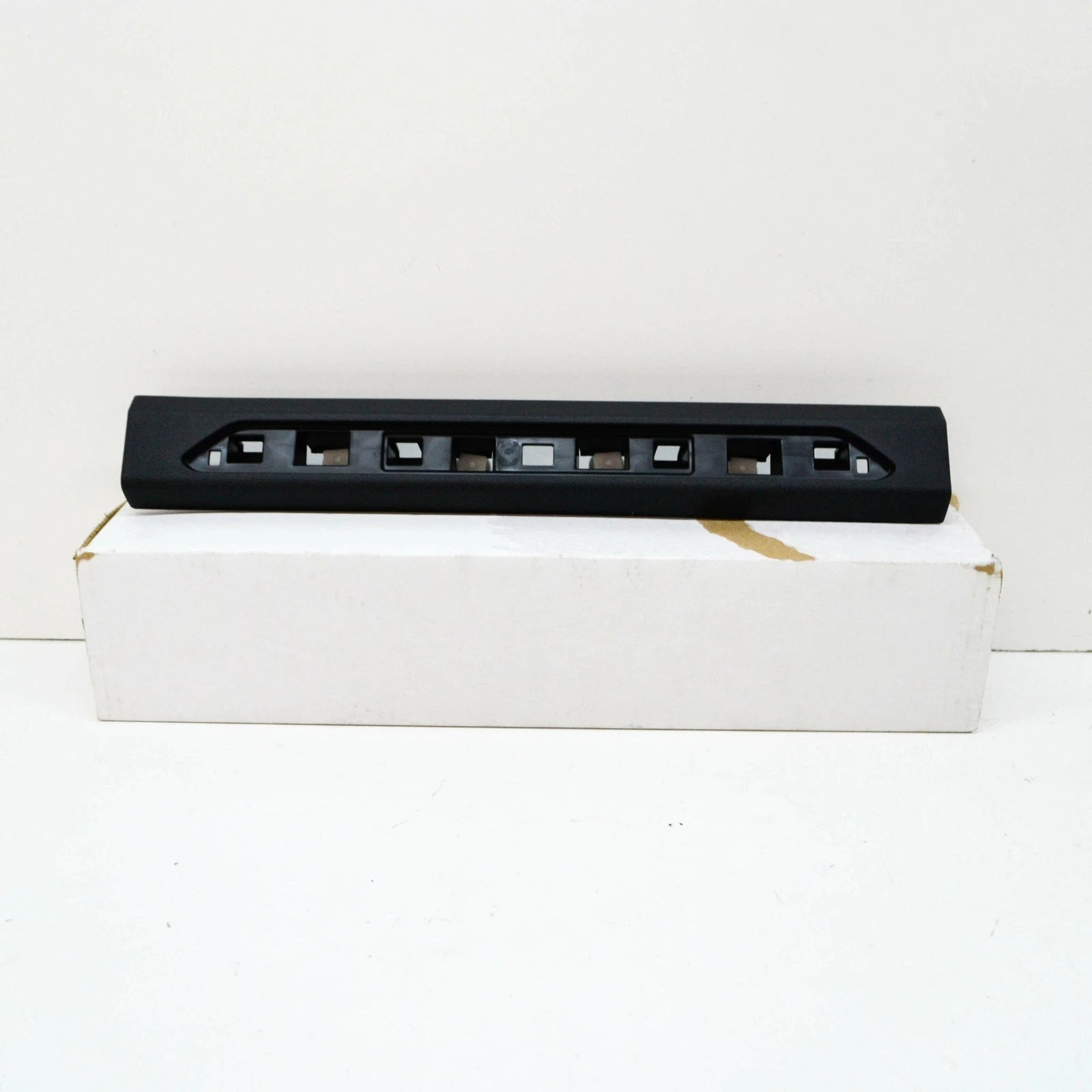 NEW BMW X5 G05 FRONT LEFT ENTRANCE COVER STRIP 51477479935 7479935 ORIGINAL