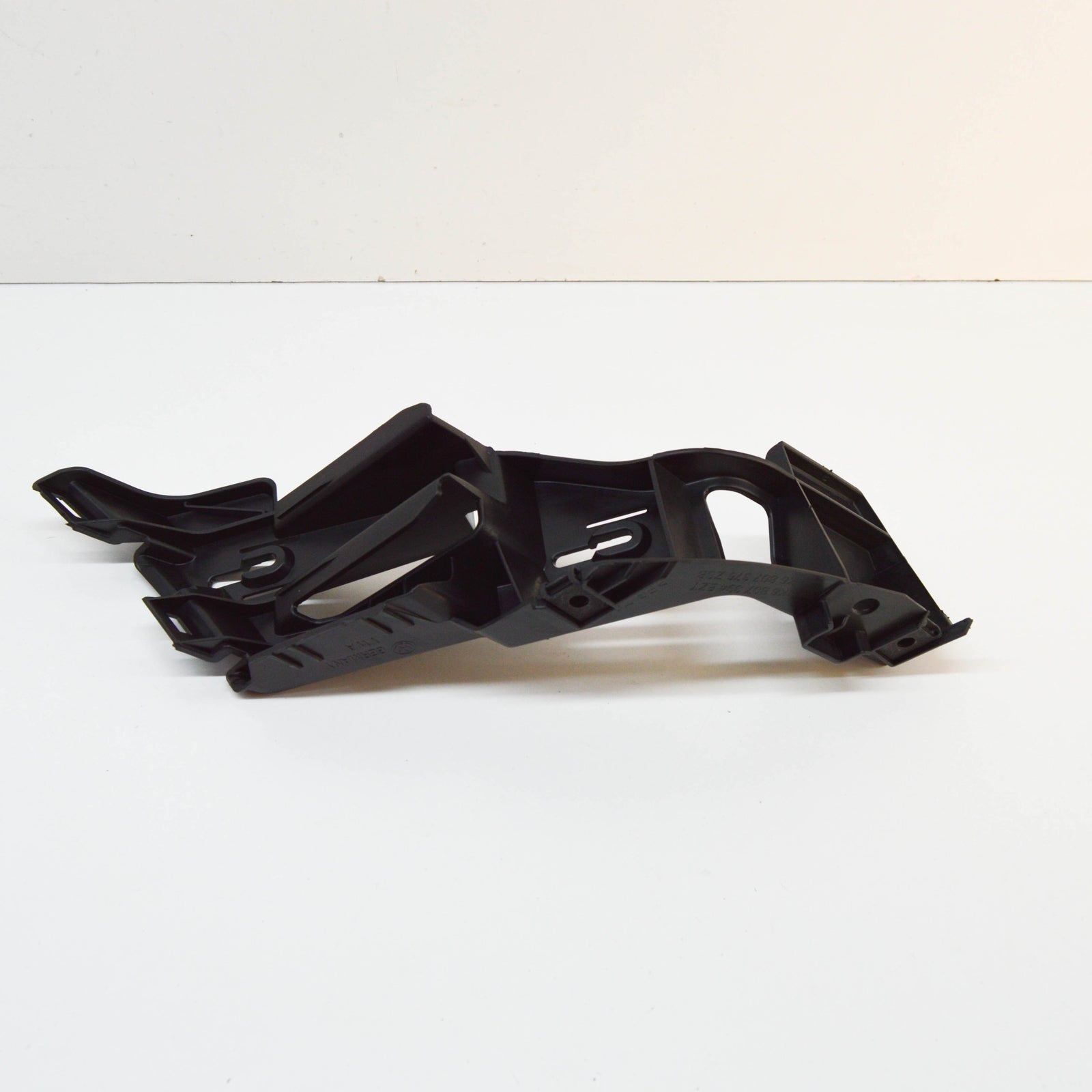 NEW VOLKSWAGEN GOLF MK5 REAR BUMPER RIGHT GUIDE PROFILE 1K6807376 ORIGINAL