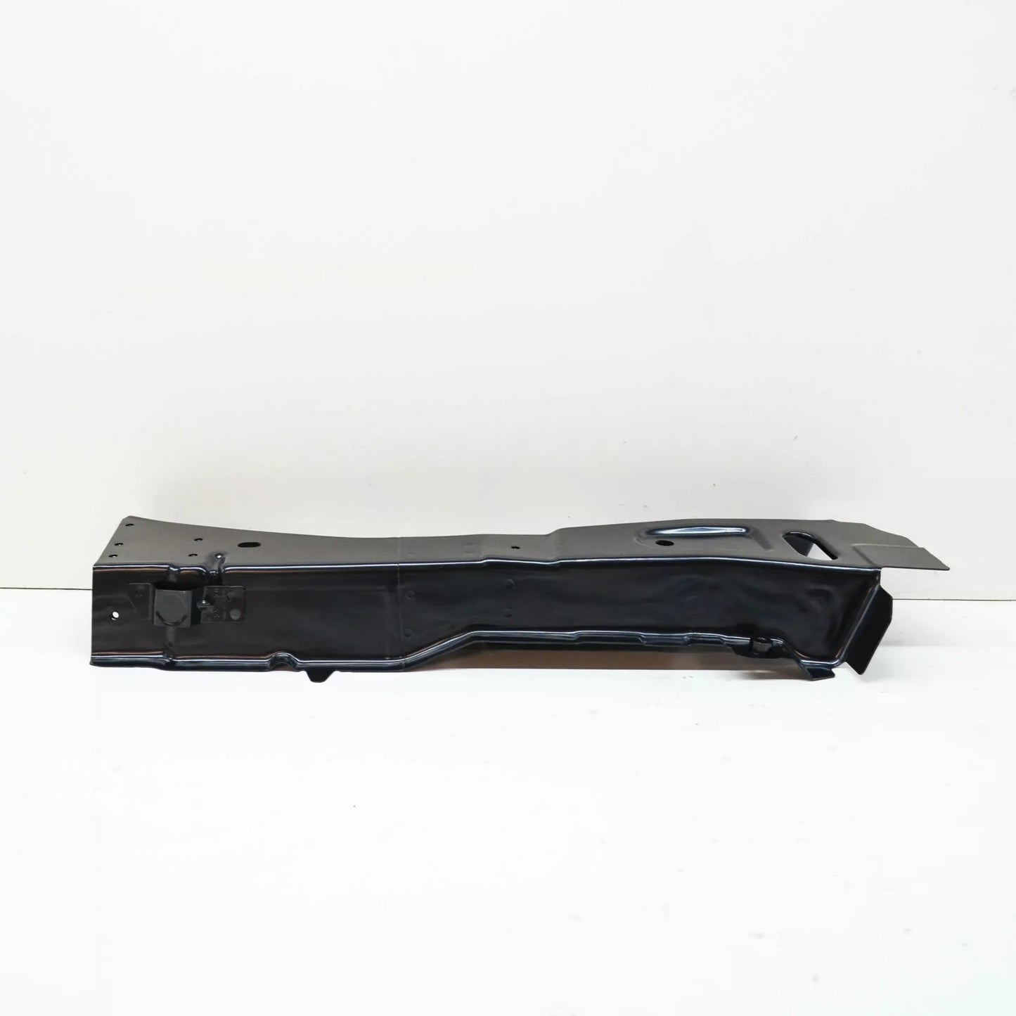 NEW VW TIGUAN AD FRONT RIGHT FENDER UPPER OUTER HOLDER 5NA810136B ORIGINAL