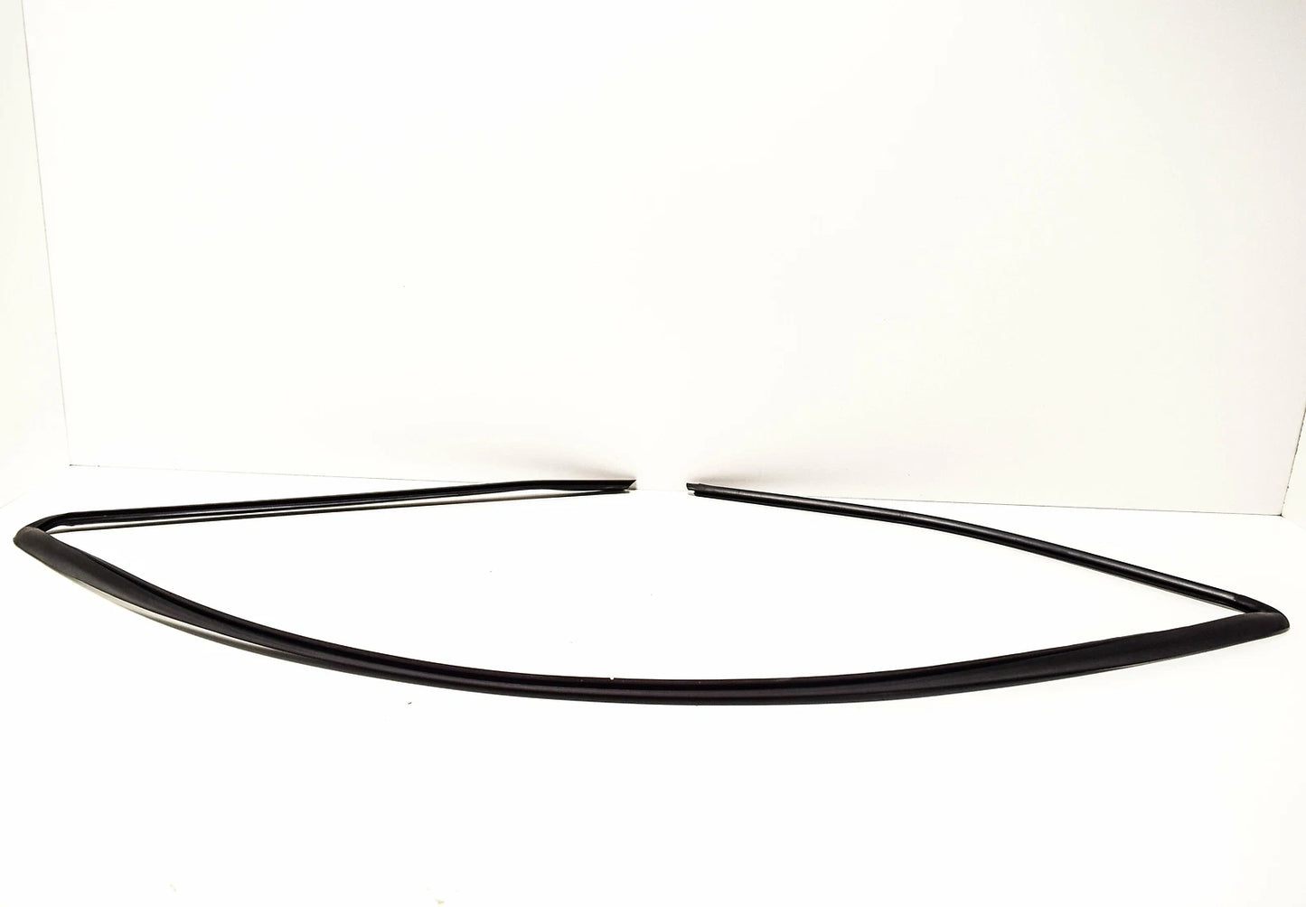 NEW BMW Z4 E85 FRONT WINDSCREEN SEAL RUBBER TRIM 51317017021