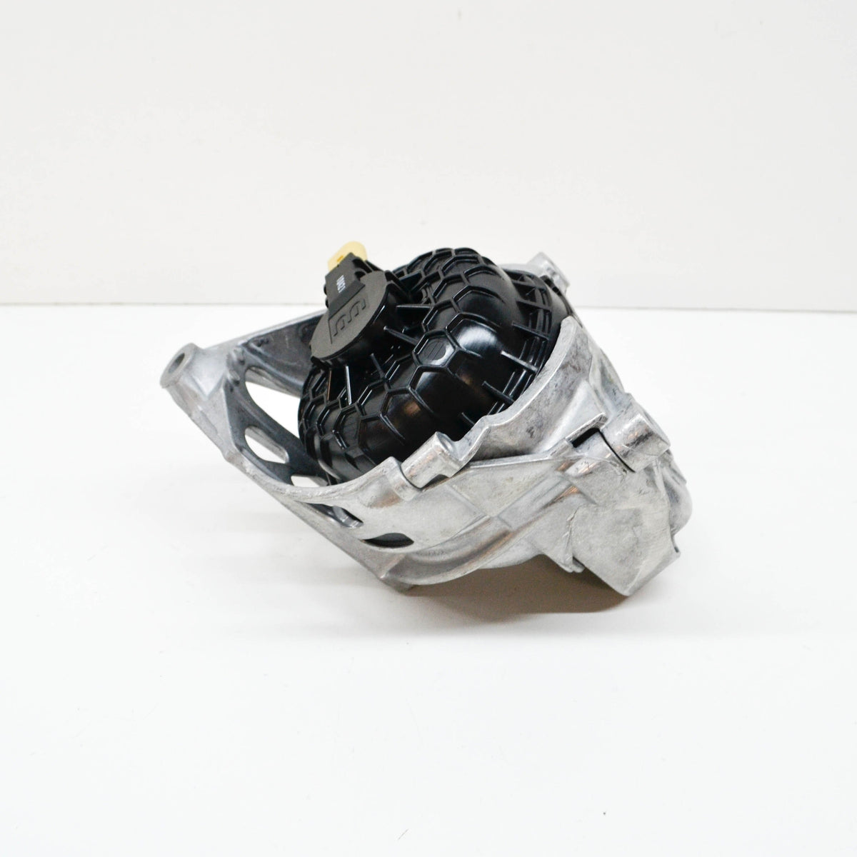 new audi a6 c8 left side engine mount 4m0199371fl original