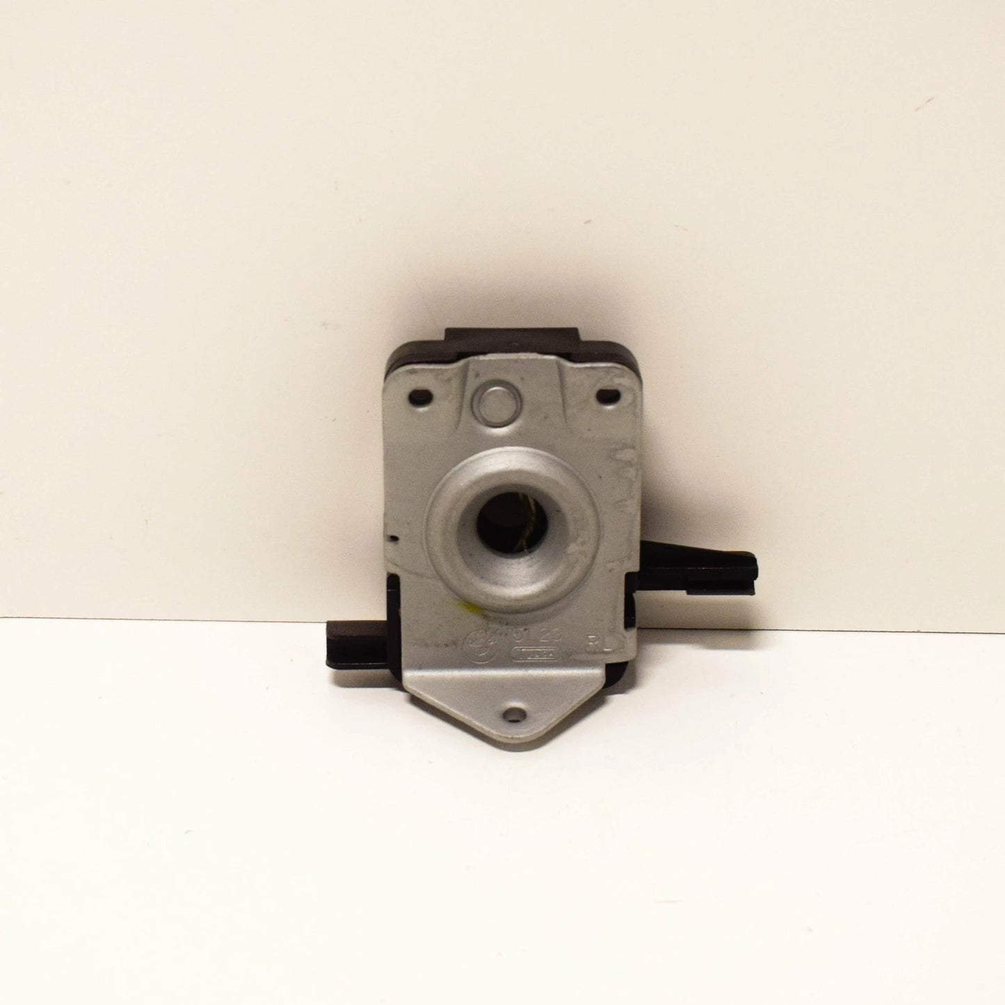 NEW BMW 3 E36 RIGHT LOWER BONNET LOCK CATCH RHD 51231977636 ORIGINAL