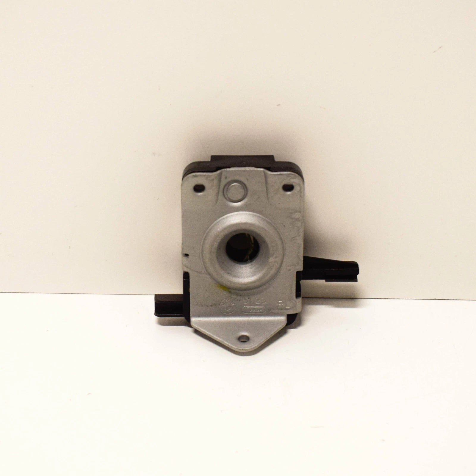 NEW BMW 3 E36 RIGHT LOWER BONNET LOCK CATCH RHD 51231977636 ORIGINAL