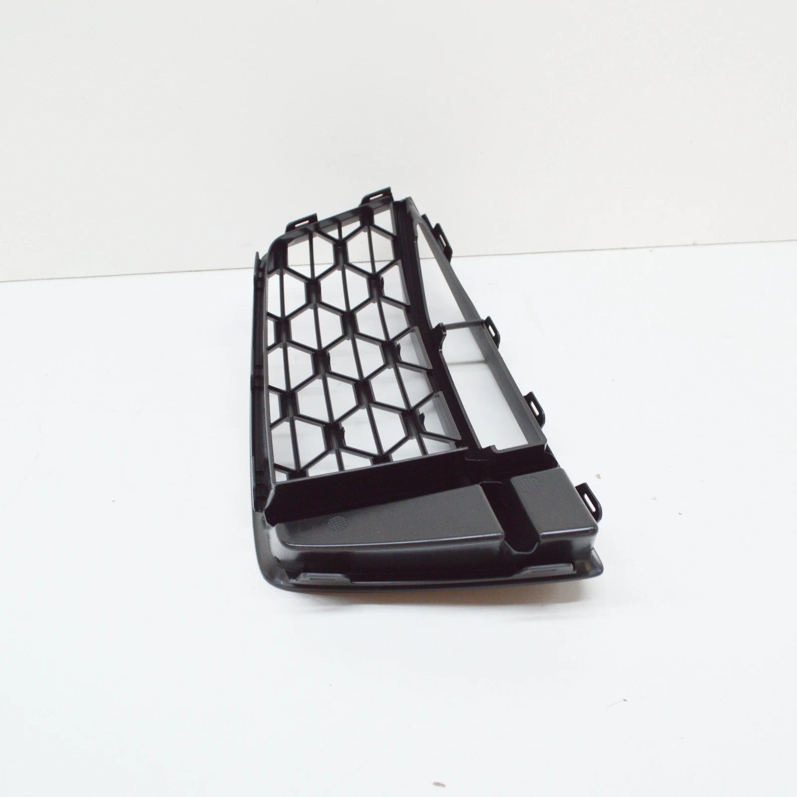 NEW AUDI TT FV FRONT LEFT AIR GUIDE GRILLE 8S0807681G 9B9 8S0807681G9B9 ORIGINAL