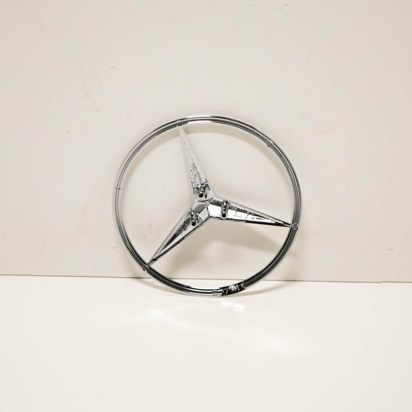 NEW MB E W211 REAR TAILGATE TRUNK BOOT LID EMBLEM BADGE A2117580158 ORIGINAL