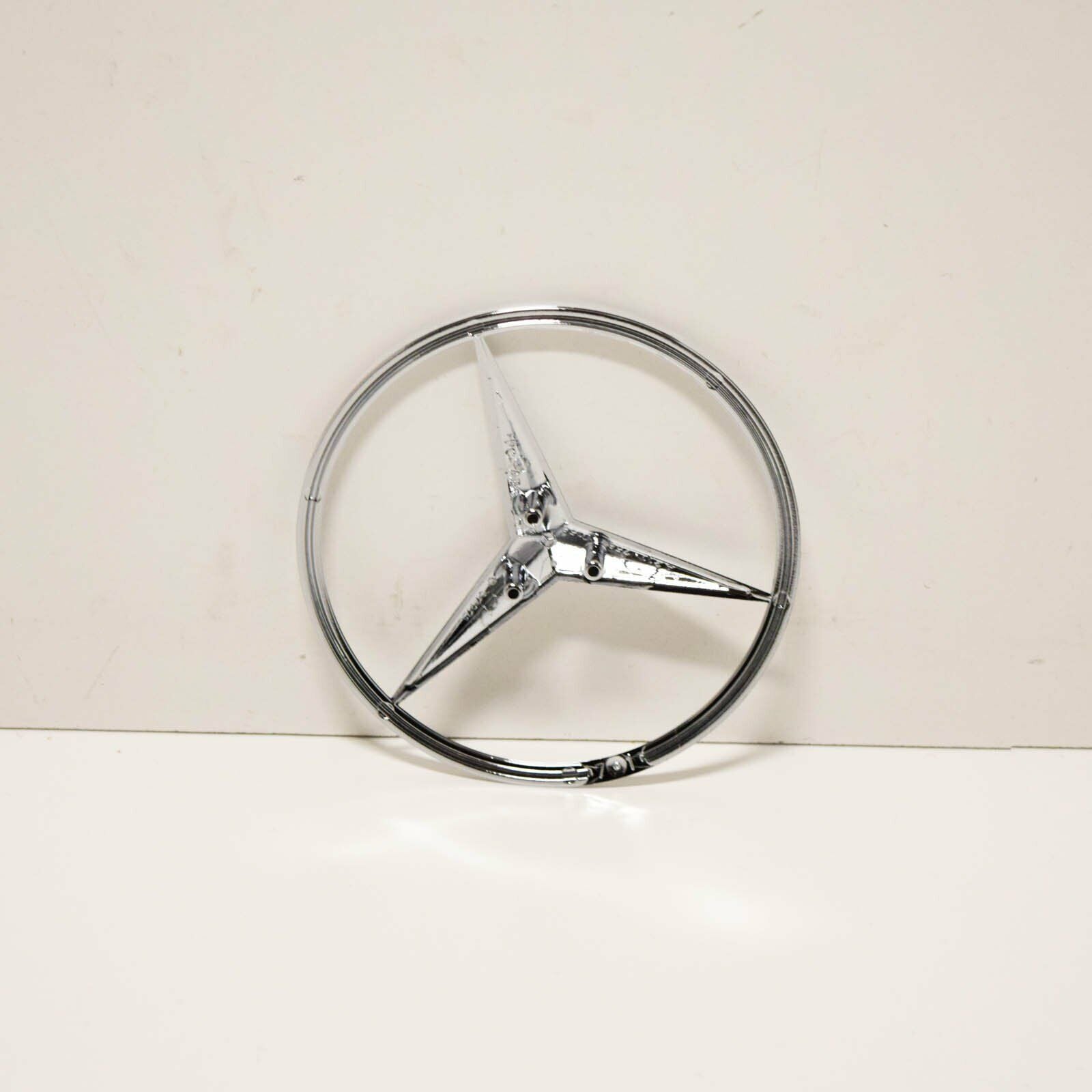 NEW MB E W211 REAR TAILGATE TRUNK BOOT LID EMBLEM BADGE A2117580158 ORIGINAL