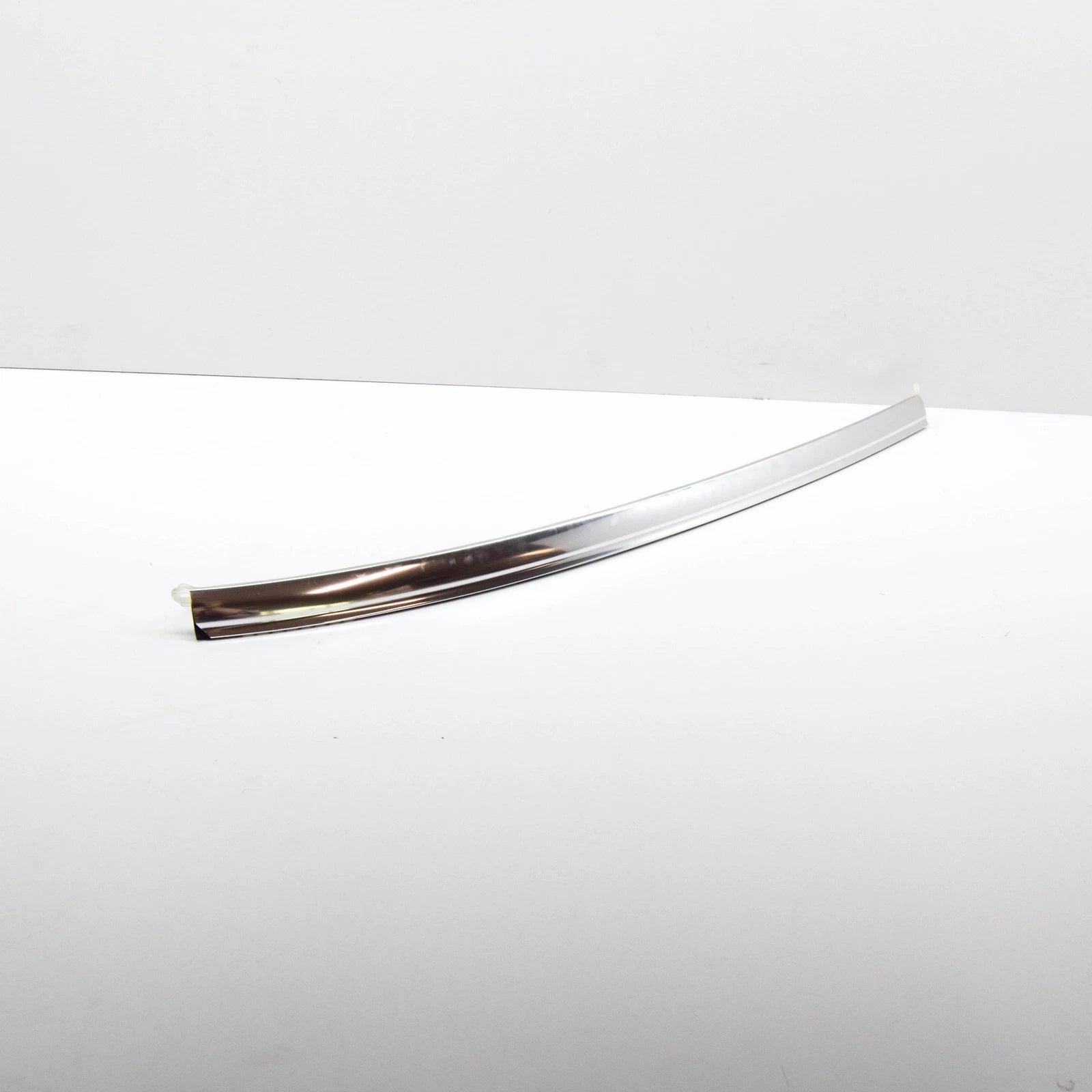 NEW MERCEDES-BENZ S W126 WINDSHIELD TOP RIGHT MOULDING A1266703822 ORIGINAL