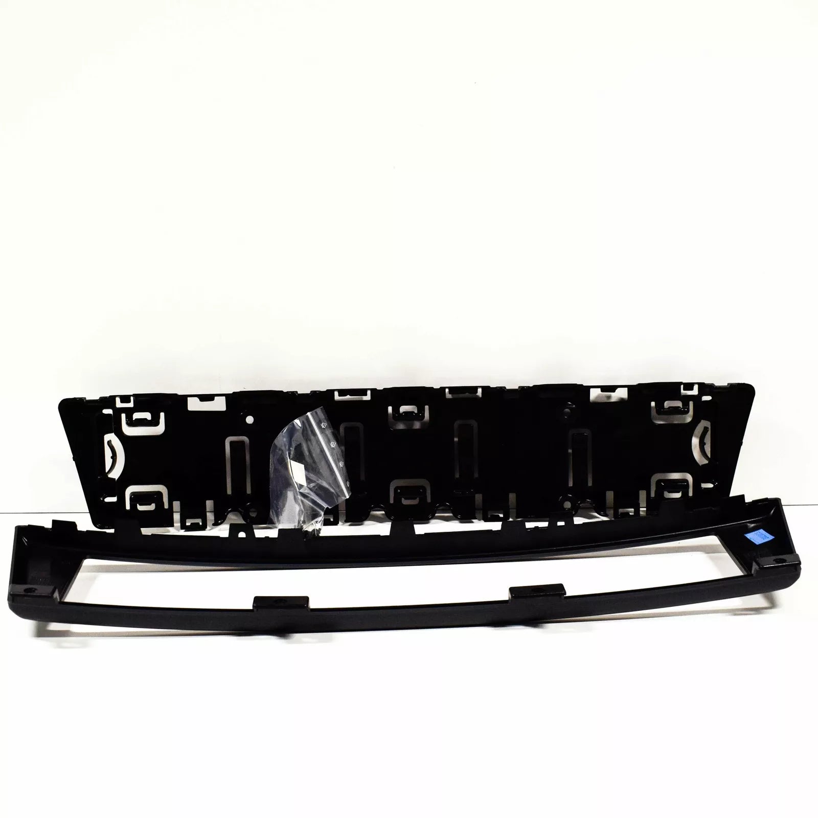NEW AUDI A3 8P FRONT BUMPER LICENSE PLATE HOLDER BRACKET 8P48072851QP