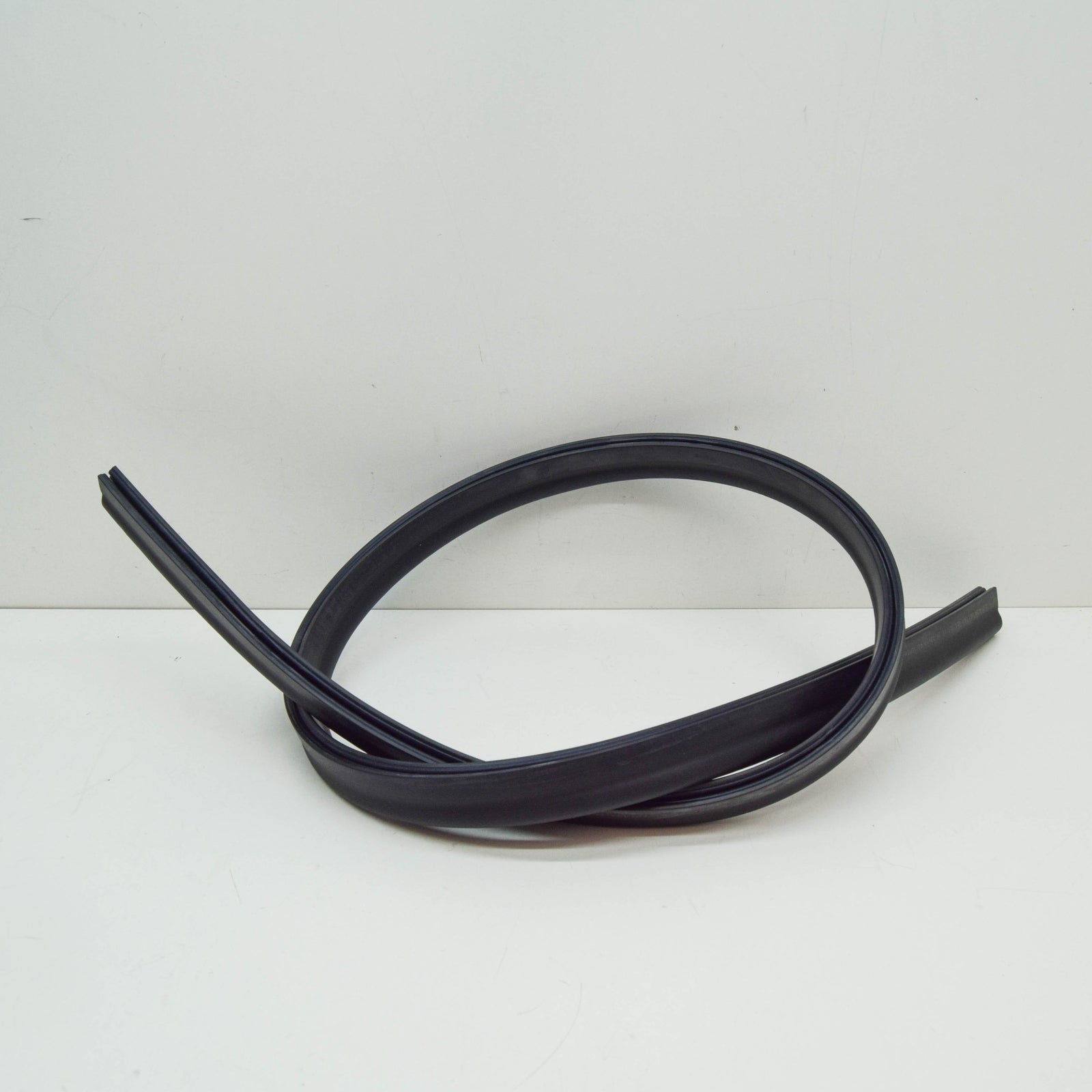 NEW VOLSKWAGEN ARTEON 3H7 FRONT HOOD WATER BOX SEAL 3G8823723 ORIGINAL