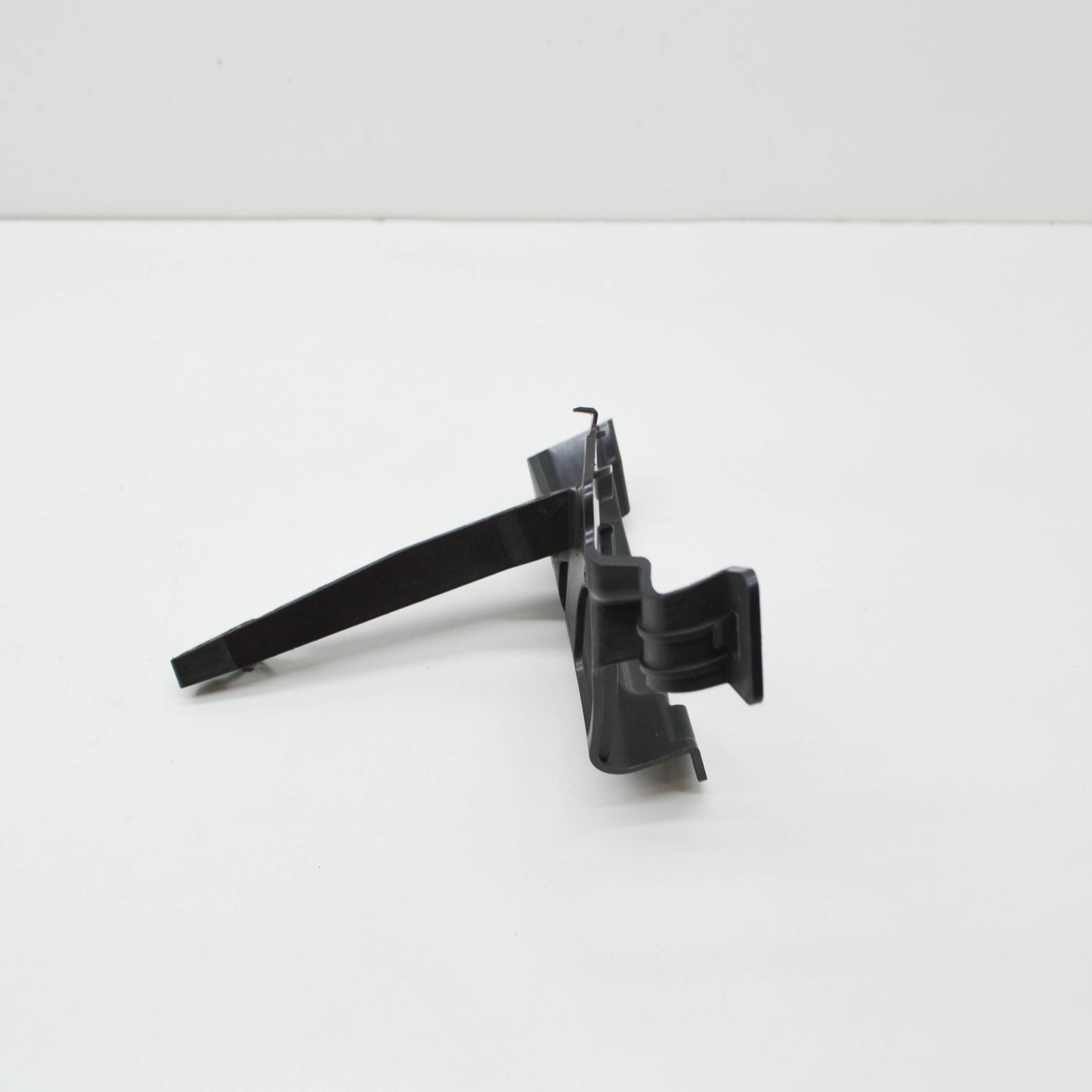 NEW MERCEDES-BENZ C W206 AMG RADIATOR GRILLE LEFT BRACKET A2068885900 ORIGINAL