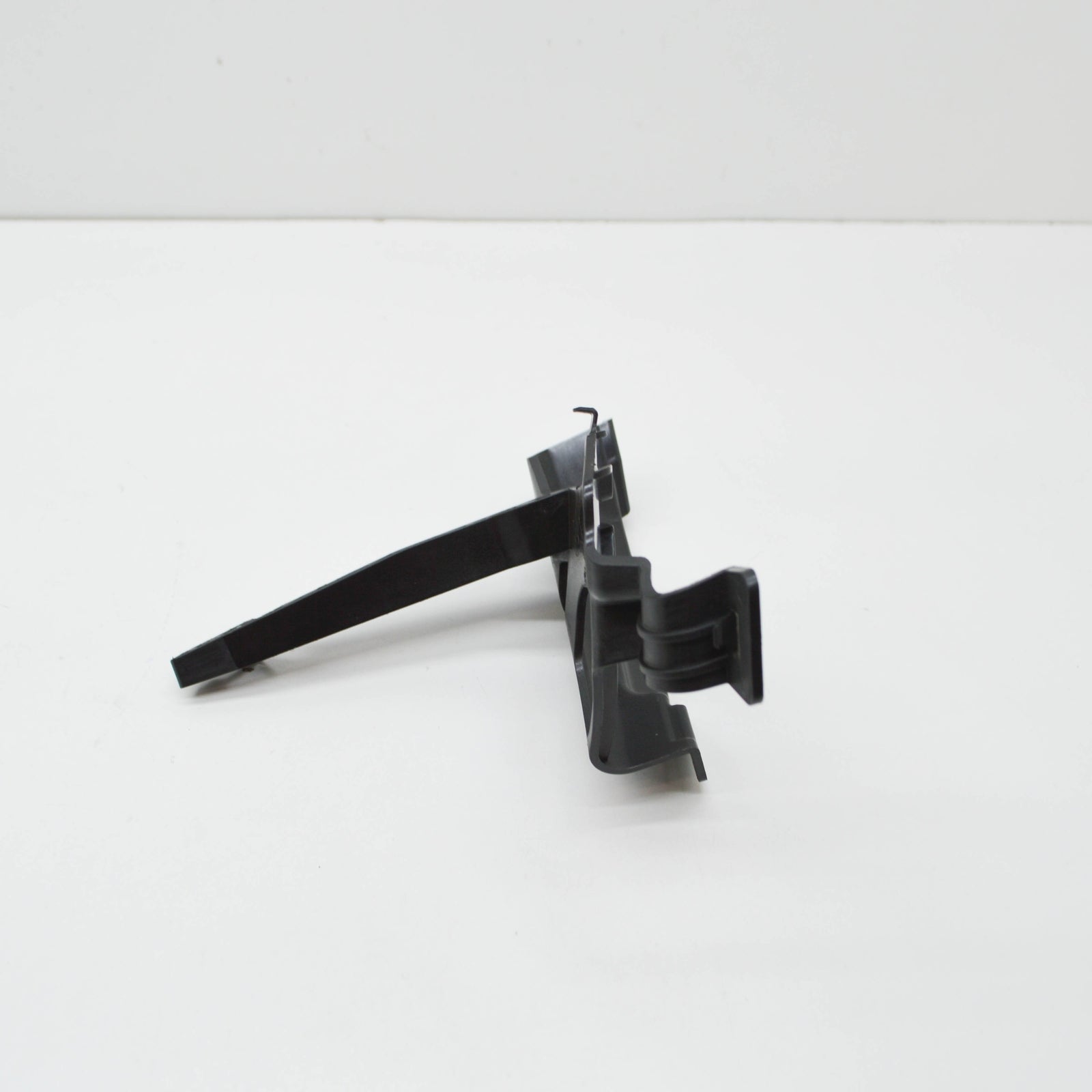 NEW MERCEDES-BENZ C W206 AMG RADIATOR GRILLE LEFT BRACKET A2068885900 ORIGINAL