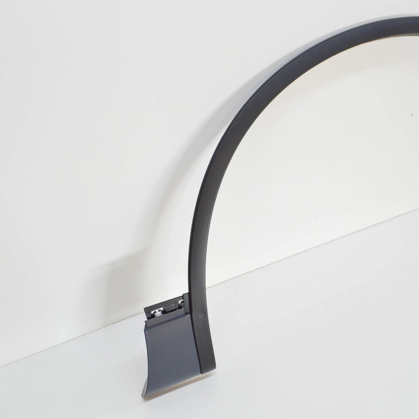 NEW VW TOUAREG 7P FRONT RIGHT FENDER WHEEL COVER MOLDING 7P6853718GGRU ORIGINAL