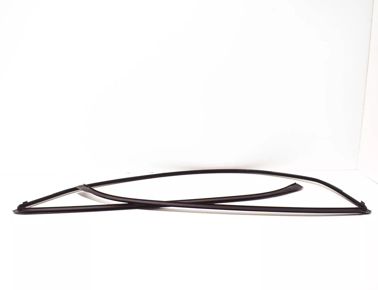 NEW BMW 6 E64 FRONT WINDSHIELD SEAL 51317008911 7008911 ORIGINAL