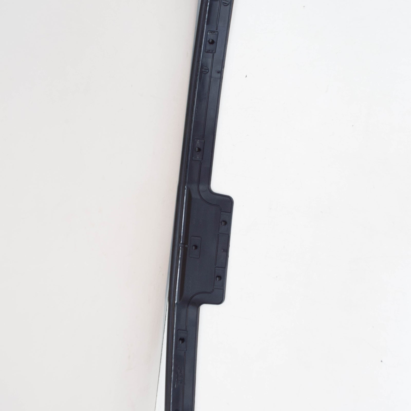 new audi q7 4m front bonnet hood weather strip 	4m0823126 original