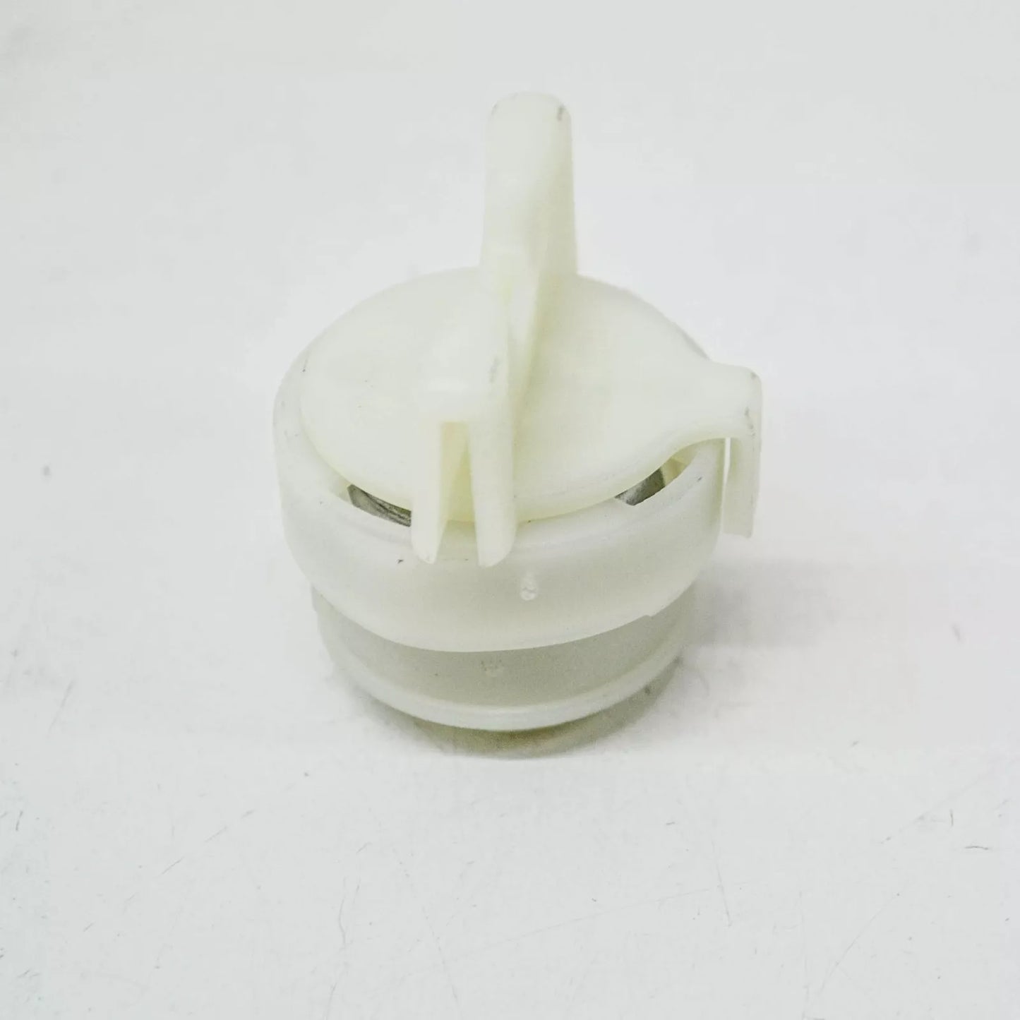 NEW VW TOURAN 5T MK2 REAR OUTER TAIL LIGHT SECURING ELEMENT 5TA945300