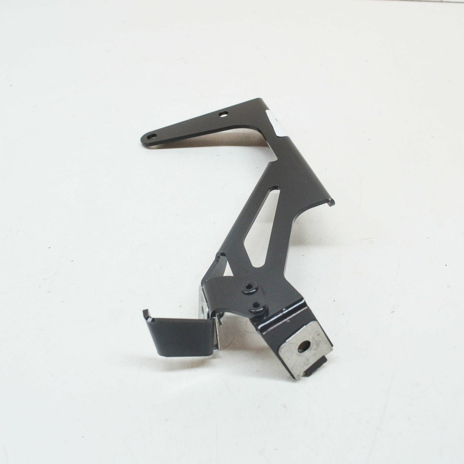 NEW MB C W204 FRONT RIGHT RADIATOR SUPPORT SHIELD BRACKET A2125200041 ORIGINAL