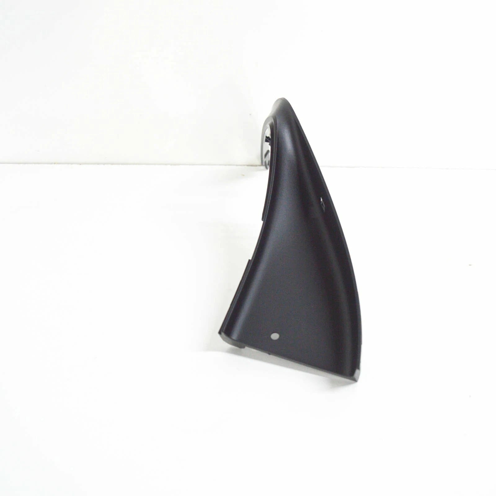 NEW MERCEDES-BENZ A W176 FRONT BUMPER RIGHT COVER A1768857800