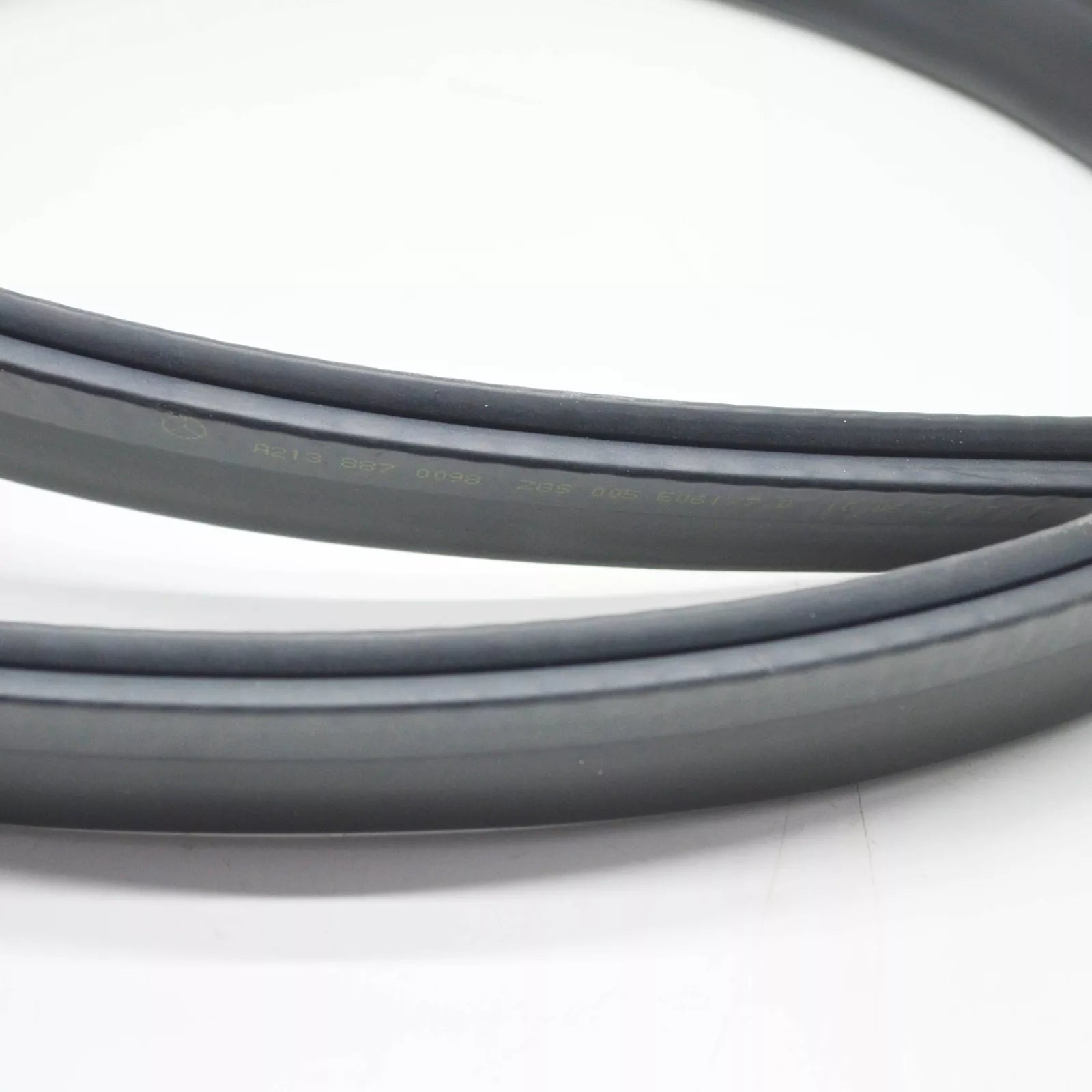 NEW MERCEDES-BENZ E W213 ENGINE BONNET HOOD RUBBER SEAL A2138870098