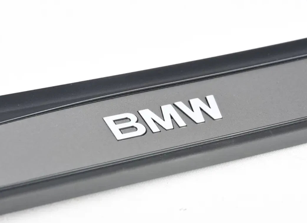 NEW BMW 5 E60 FRONT RIGHT DOOR SILL TRIM 51477034304 7034304 ORIGINAL