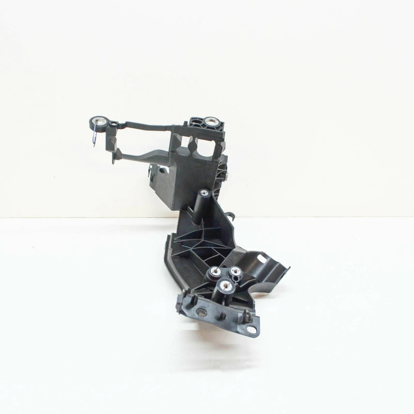 NEW AUDI A5 8T LEFT HEADLIGHT BRACKET 8T0805607D