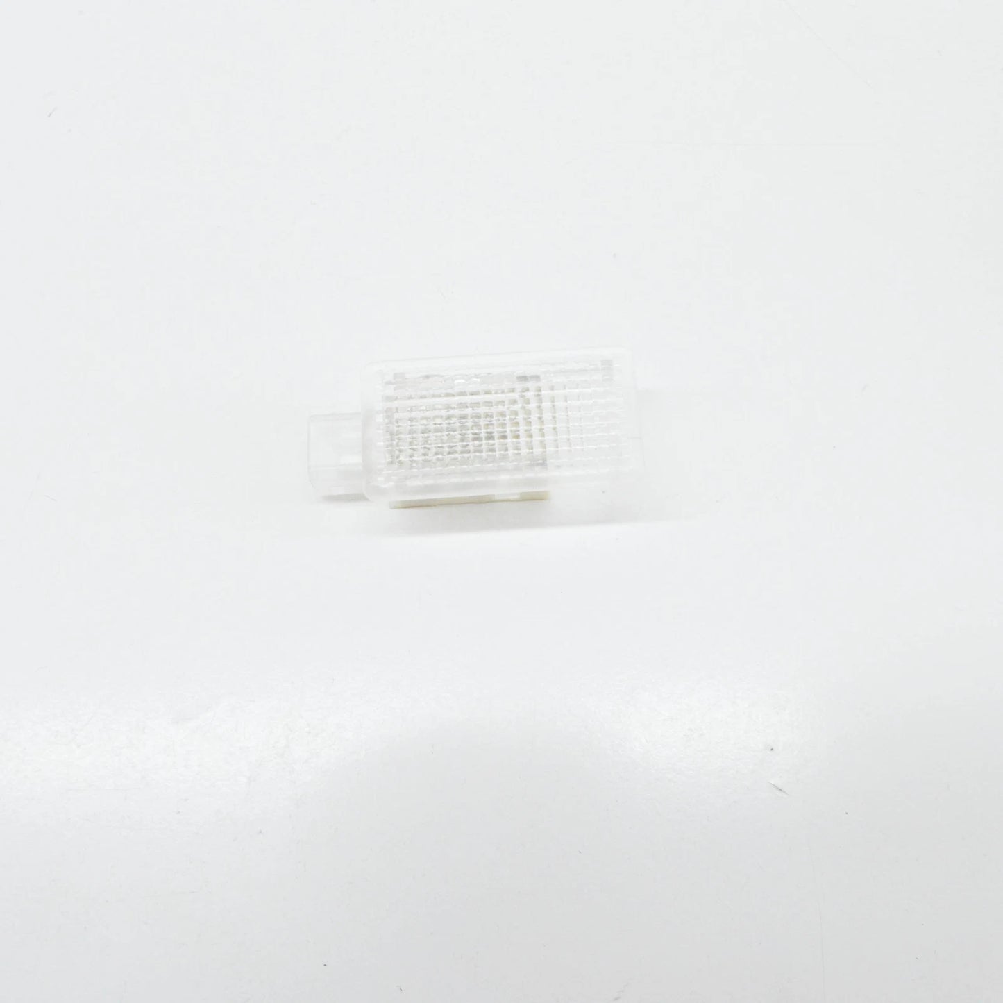 NEW AUDI A4 B7 LUGGAGE COMPARTMENT INTERIOR LIGHT 8E0947101 ORIGINAL