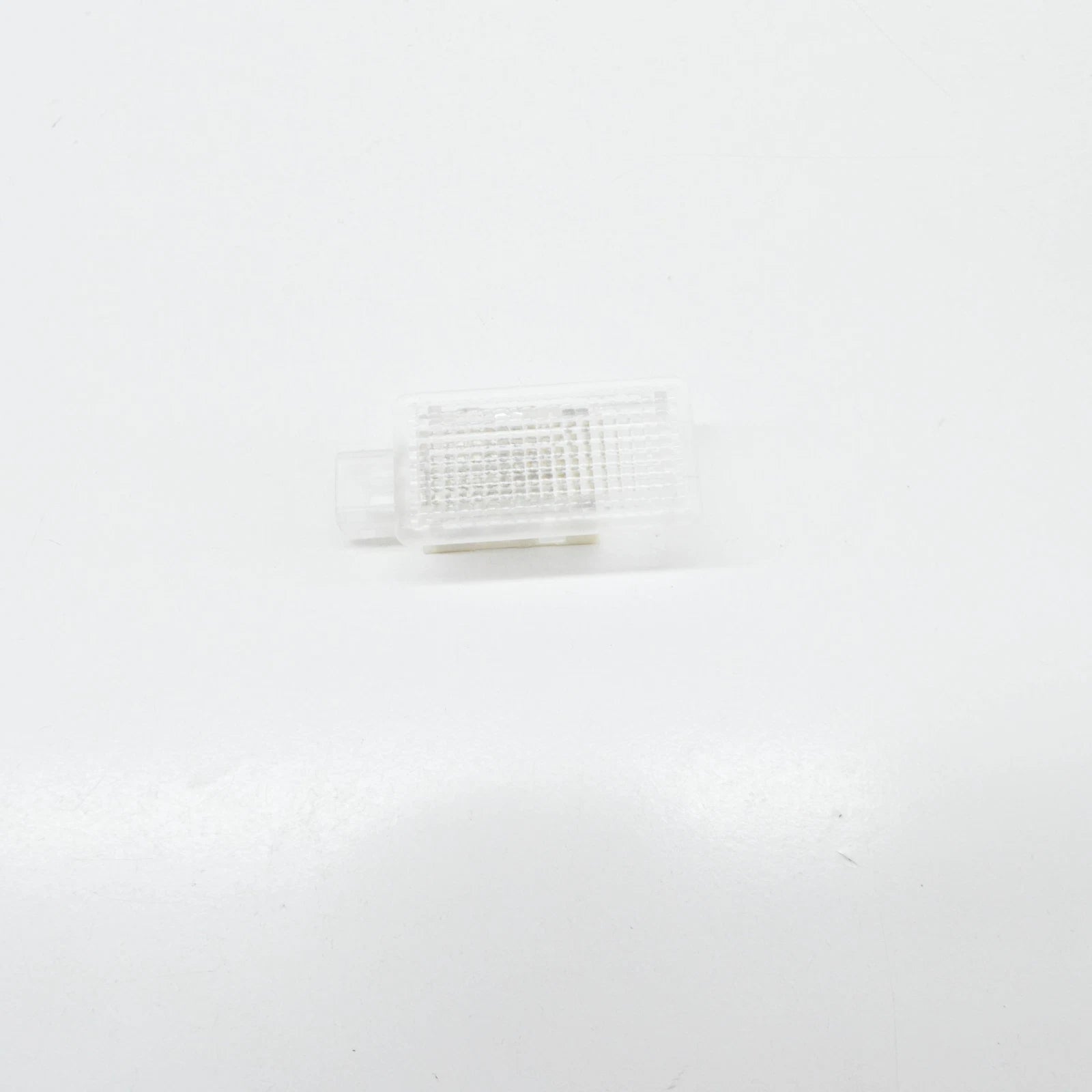 NEW AUDI A4 B7 LUGGAGE COMPARTMENT INTERIOR LIGHT 8E0947101 ORIGINAL