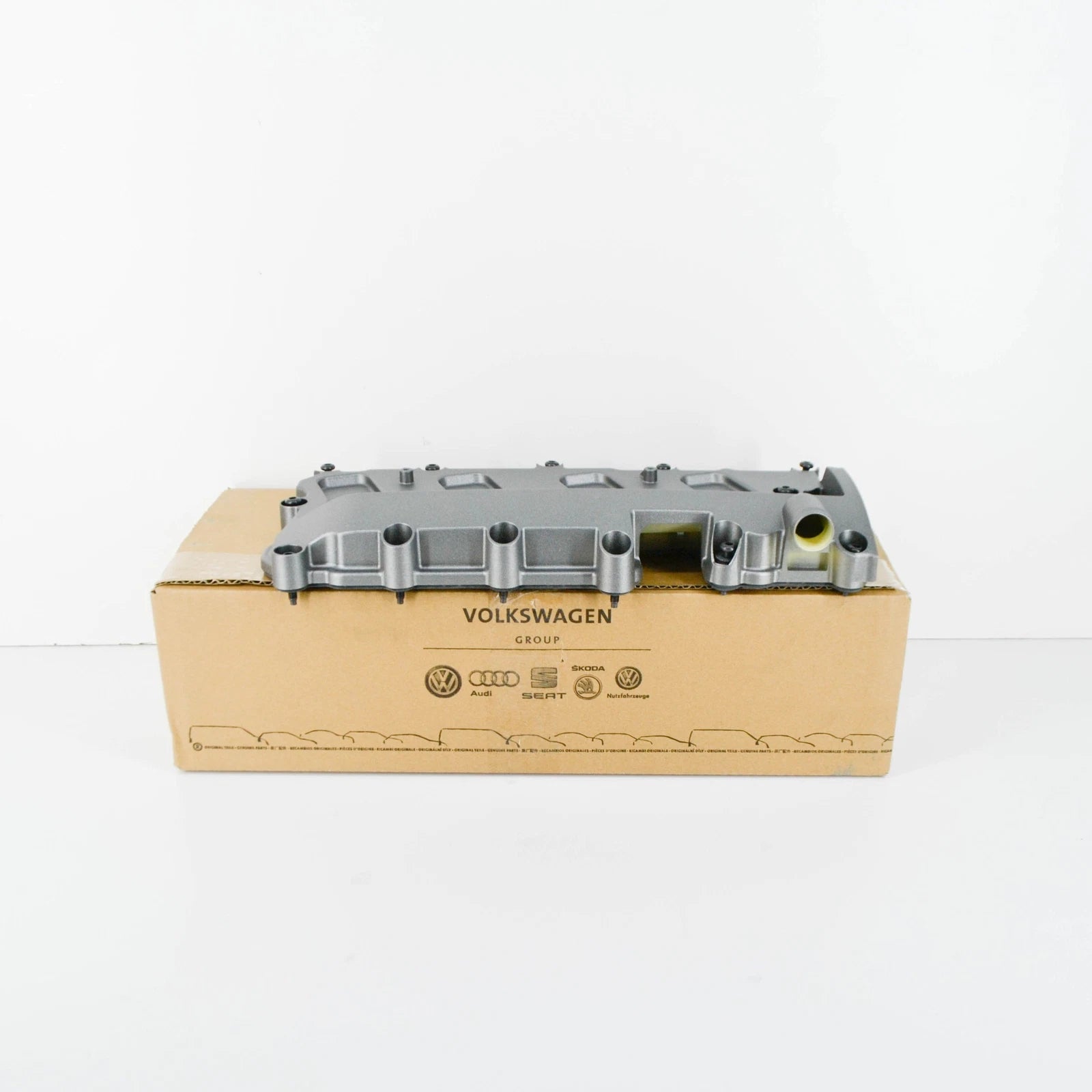 NEW AUDI R8 42 RIGHT SIDE CYLINDER HEAD COVER 079103472AH ORIGINAL