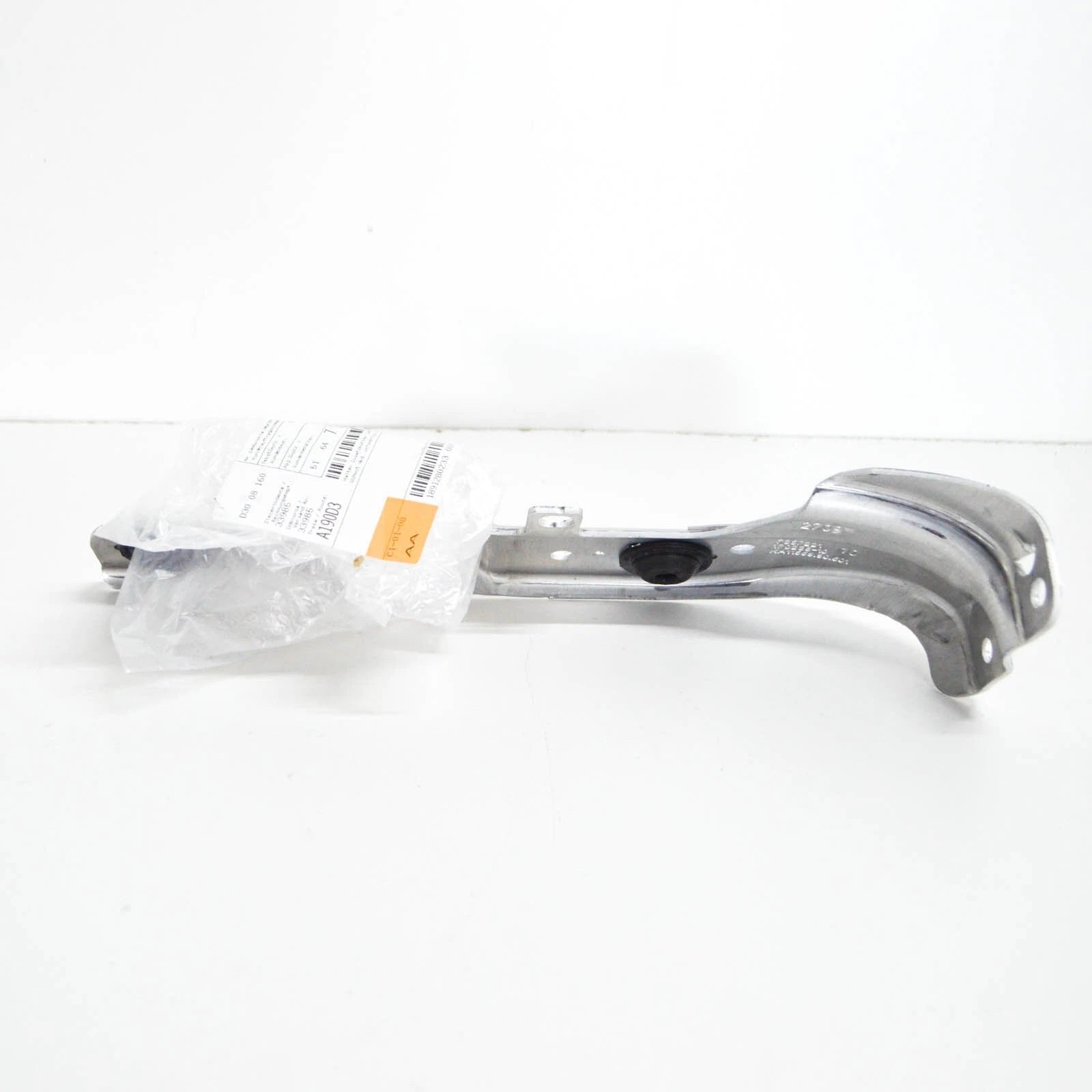 NEW BMW 7 G11 RADIATOR LOWER LEFT BRACKET 51647357221 7357221 2016 ORIGINAL