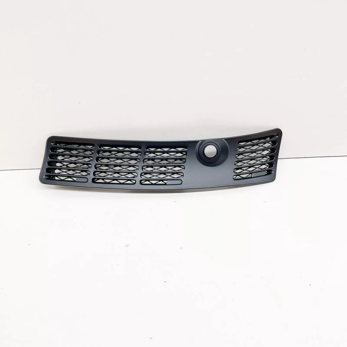 NEW BMW 3 E30 HOOD WINDSHIELD UPPER GRILLE LEFT SIDE 51131904571 ORIGINAL