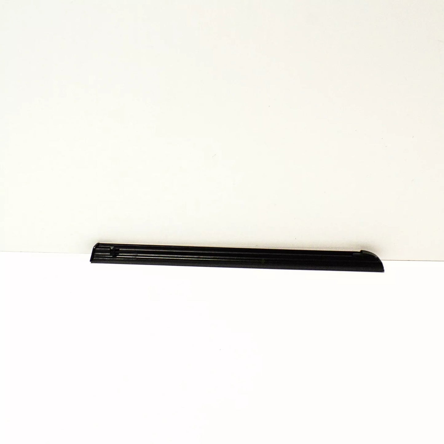 NEW MERCEDES-BENZ B W245 REAR LEFT SIDE WINDOW TRIM A1696730583 ORIGINAL