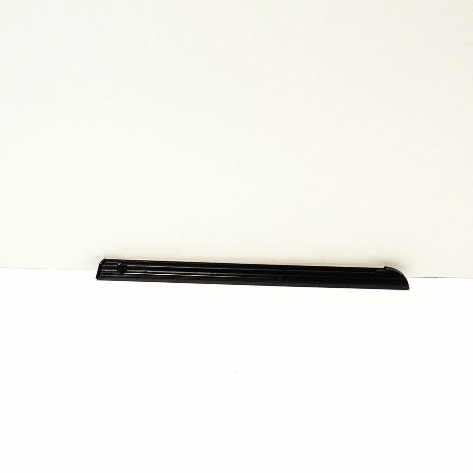 NEW MERCEDES-BENZ B W245 REAR LEFT SIDE WINDOW TRIM A1696730583 ORIGINAL