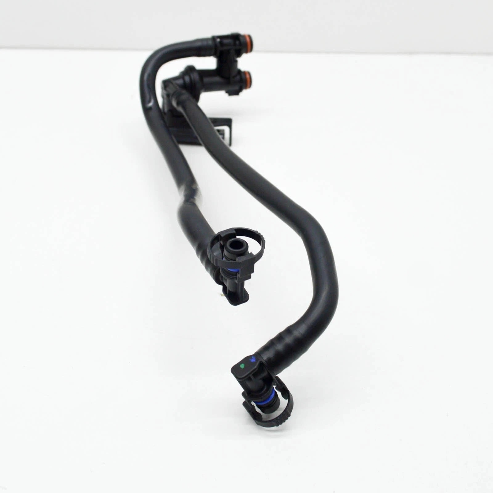 NEW MERCEDES-BENZ GLE W166 ENGINE VENTILATION TUBE A2760180100 ORIGINAL