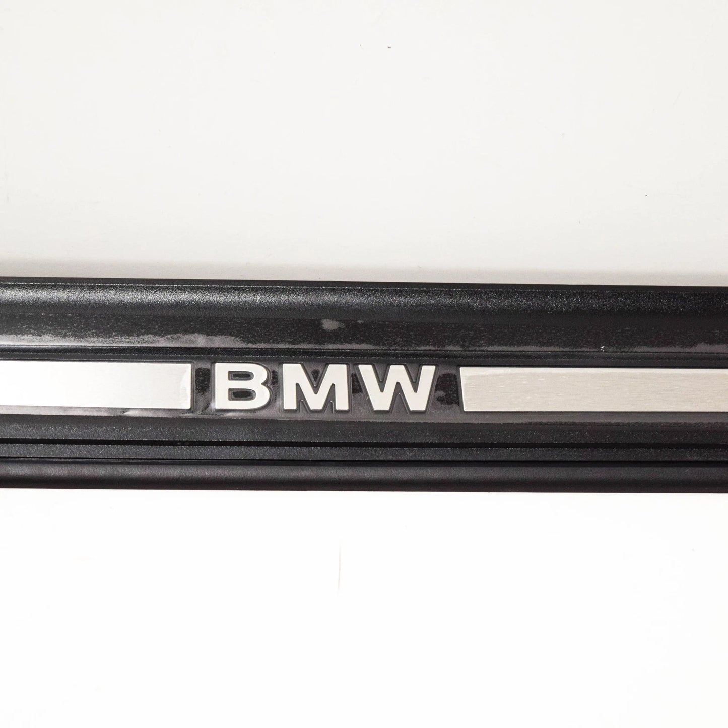 NEW BMW 5 F10 FRONT RIGHT DOOR SILL PLATE COVER 51477203602 7203602 ORIGINAL