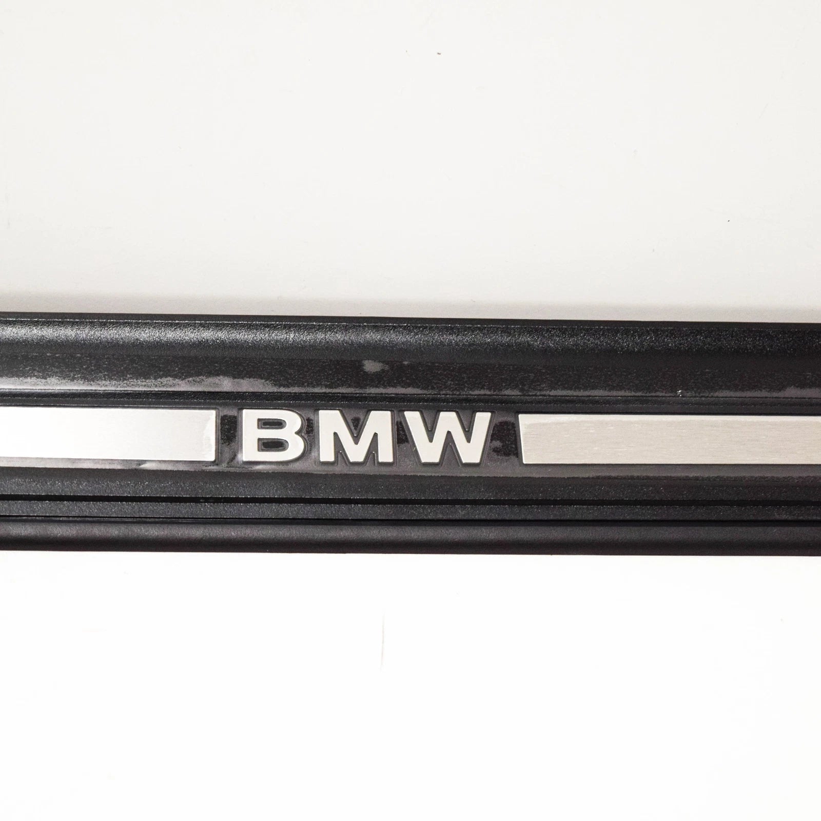 NEW BMW 5 F10 FRONT RIGHT DOOR SILL PLATE COVER 51477203602 7203602 ORIGINAL