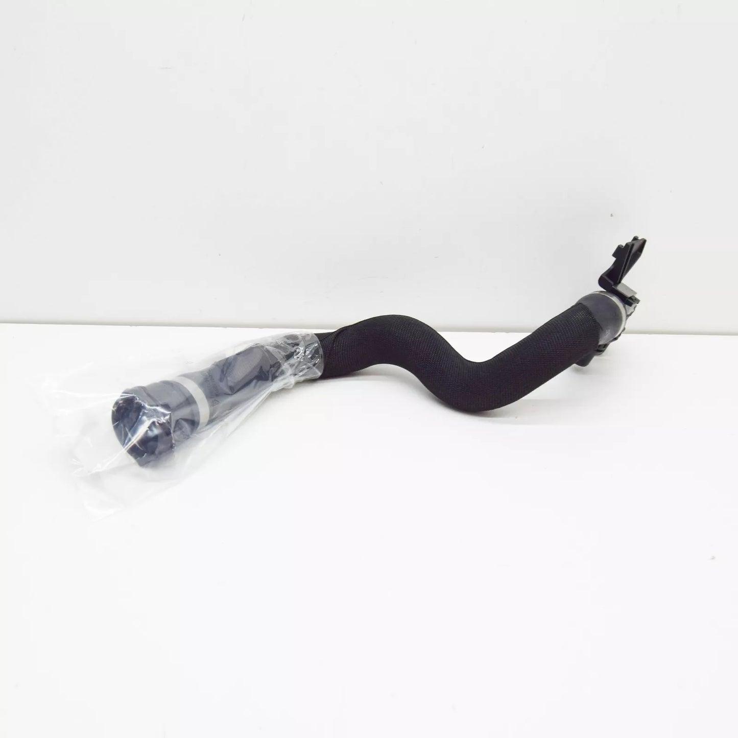NEW MERCEDES-BENZ E W213 COOLANT HOSE PIPE A2135012501 ORIGINAL