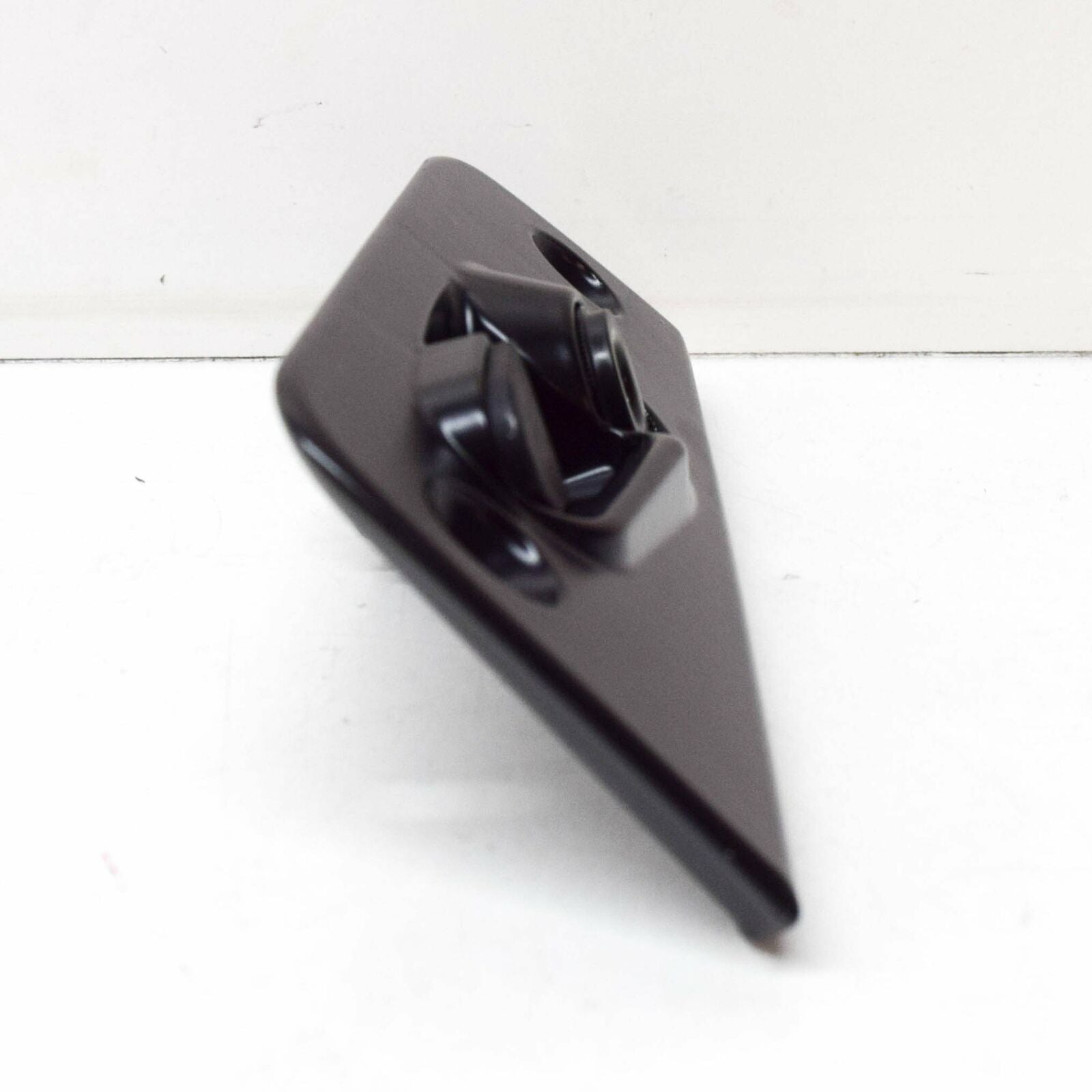 NEW VW TRANSPORTER T6 LEFT SLIDING DOOR LOWER CATCH PLATE 7E0843639B ORIGINAL