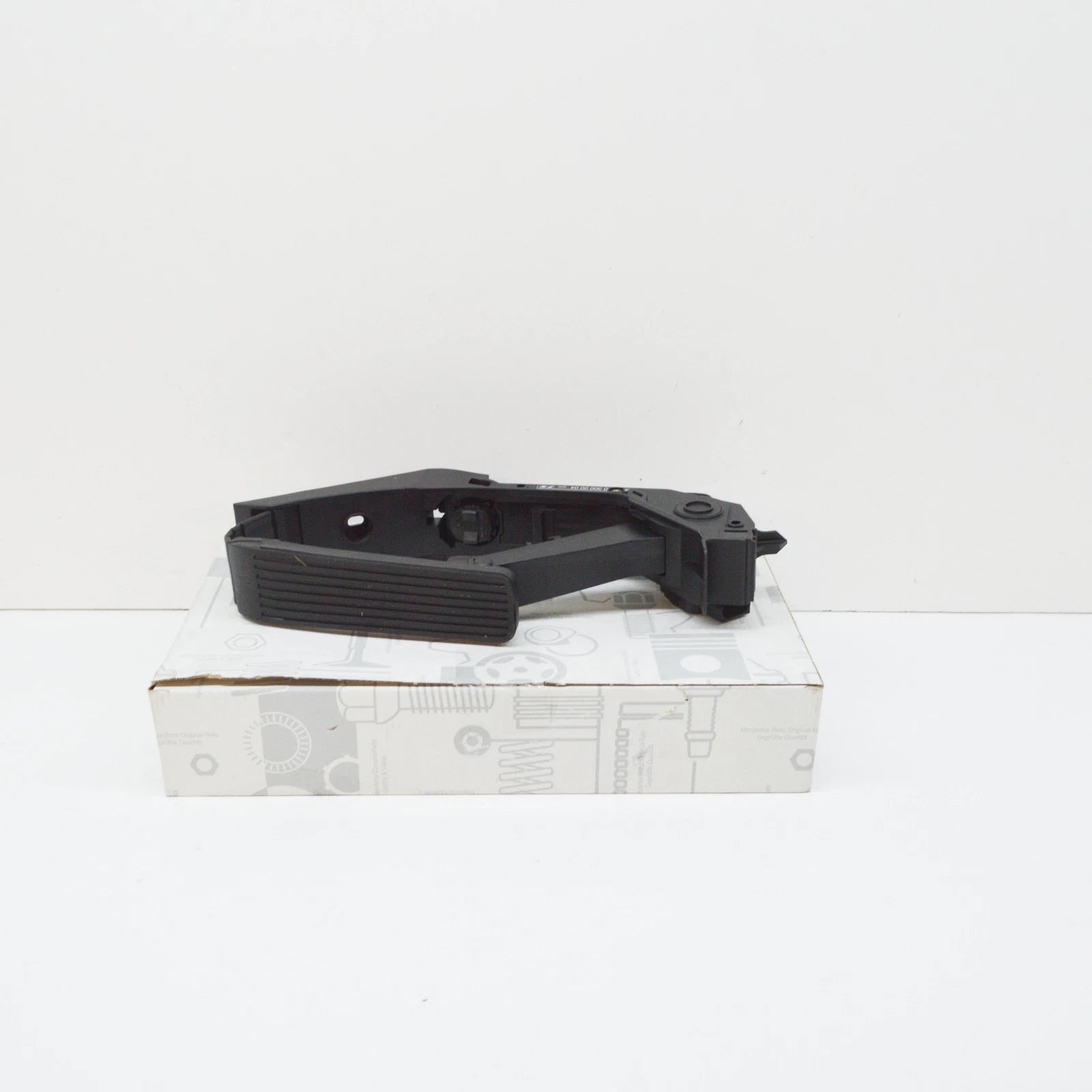 NEW MERCEDES-BENZ S-CLASS W220 ACCELERATOR PEDAL A2203000004