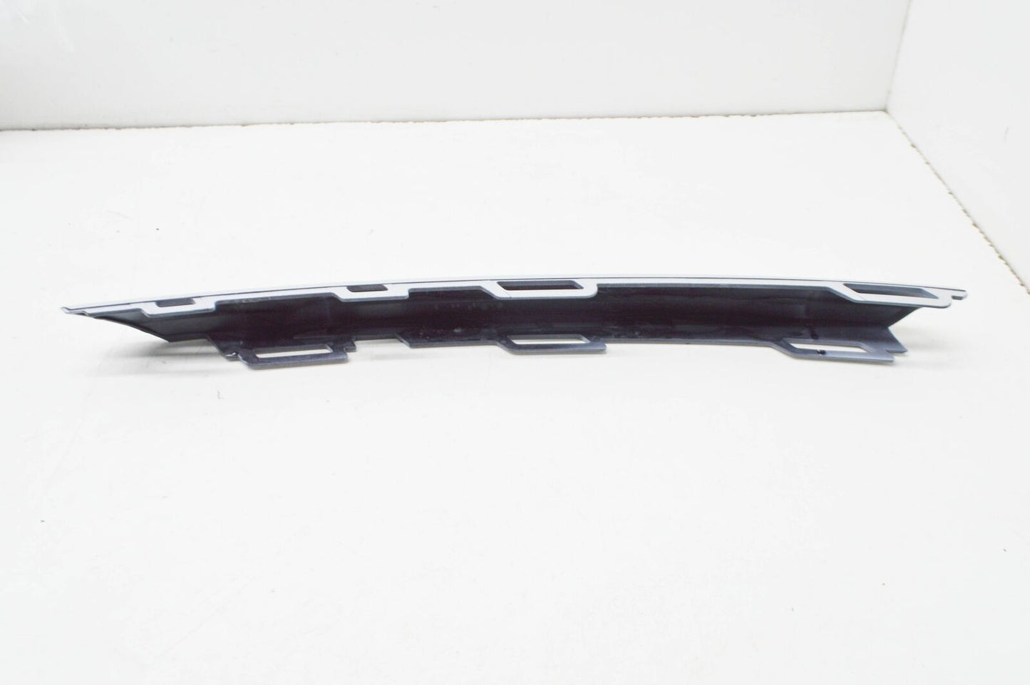 NEW VOLKSWAGEN TIGUAN AD FRONT RIGHT BUMPER MOLDING 5NA853102BGRU ORIGINAL